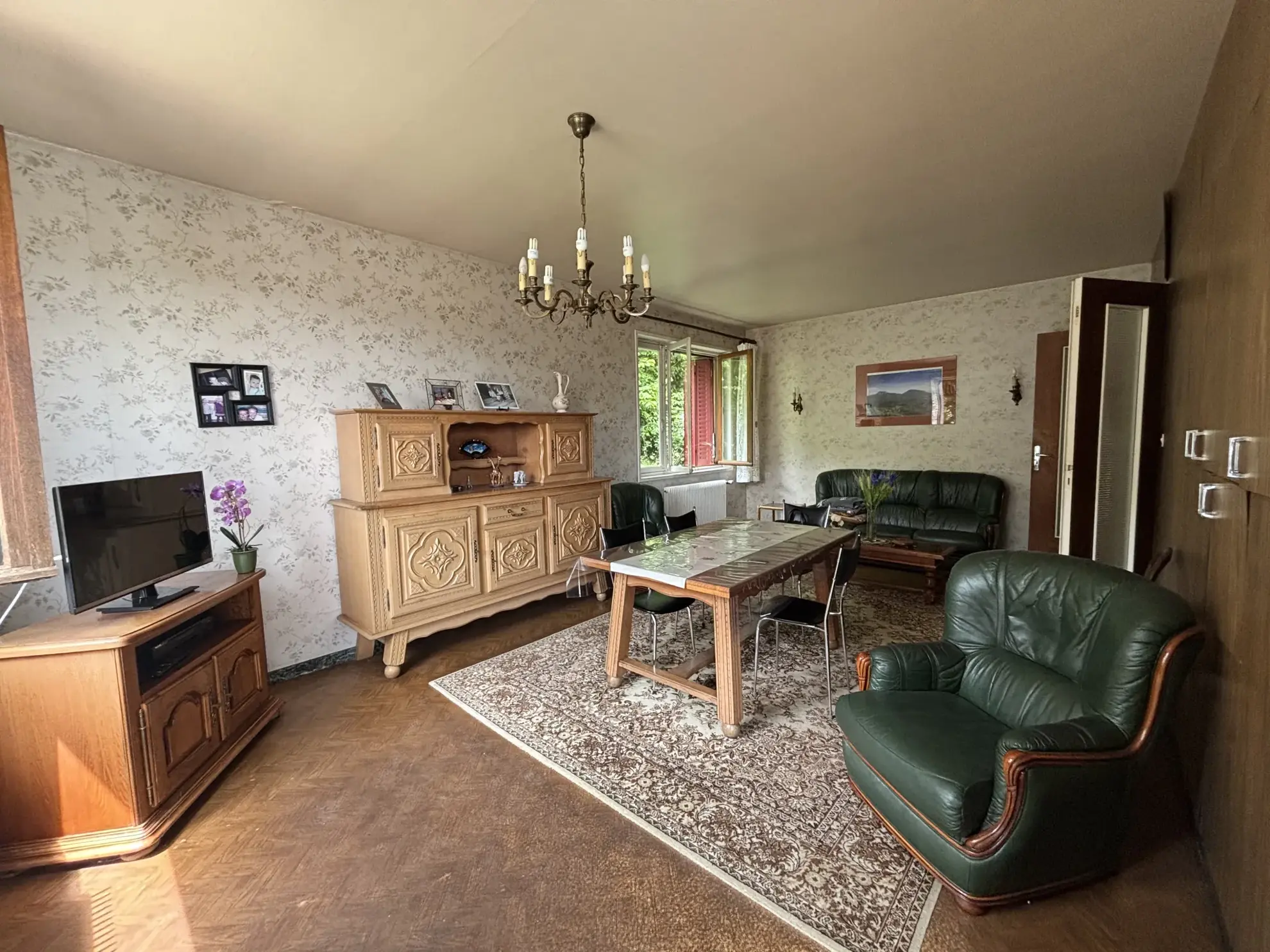 Maison familiale 7 pièces de 160 m² à Sayat avec garage et terrasse 