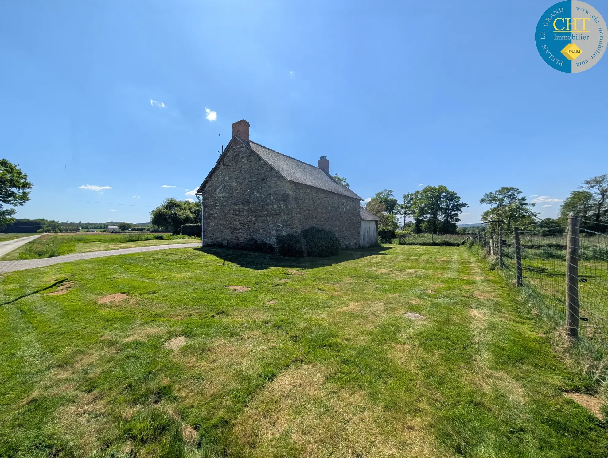 Ensemble immobilier à rénover à Campel avec maison et terrain spacieux 