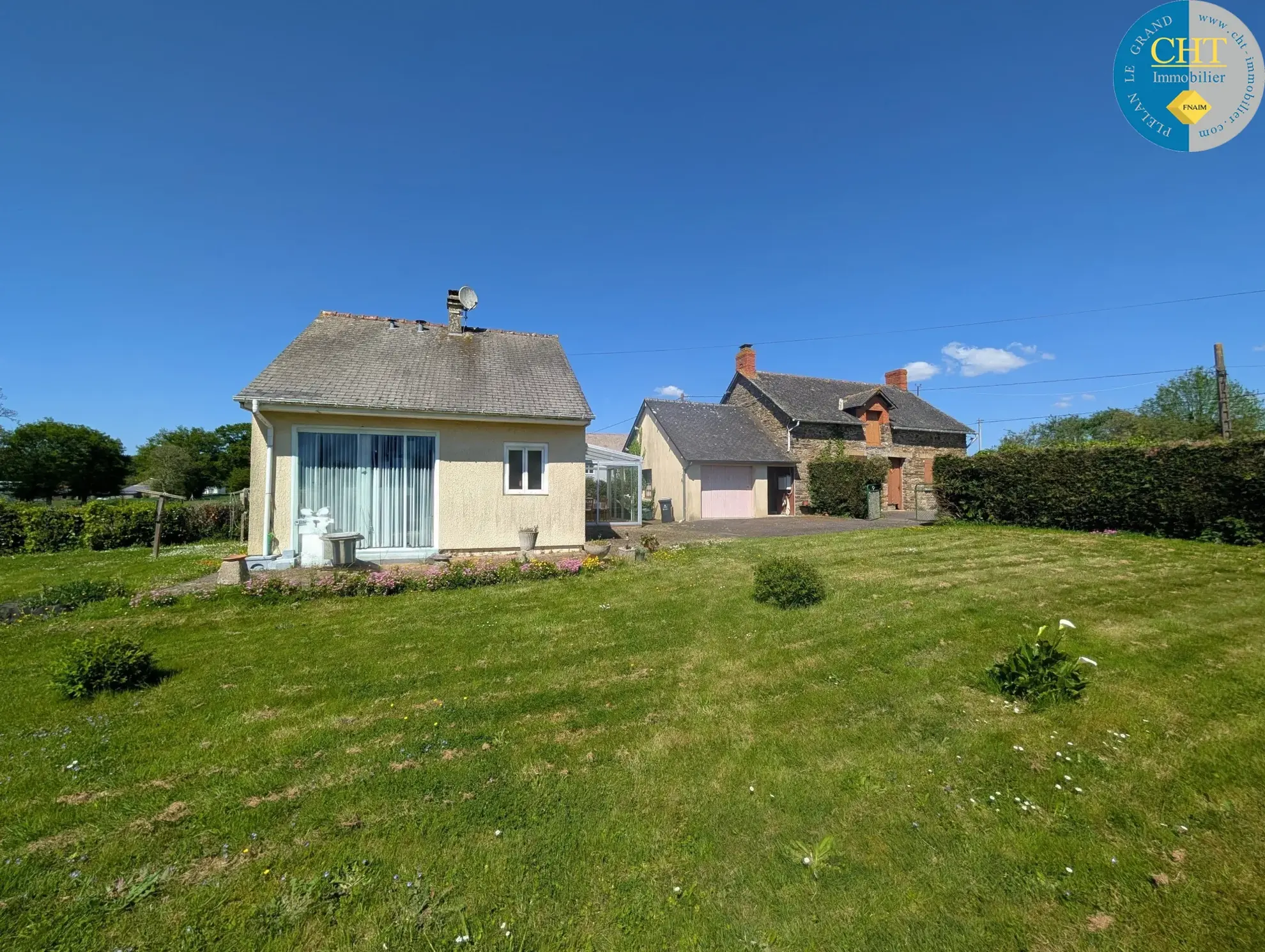 Ensemble immobilier à rénover à Campel avec maison et terrain spacieux 