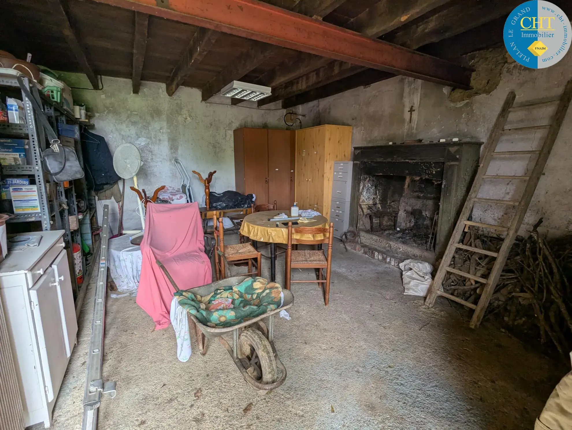 Ensemble immobilier à rénover à Campel avec maison et terrain spacieux 