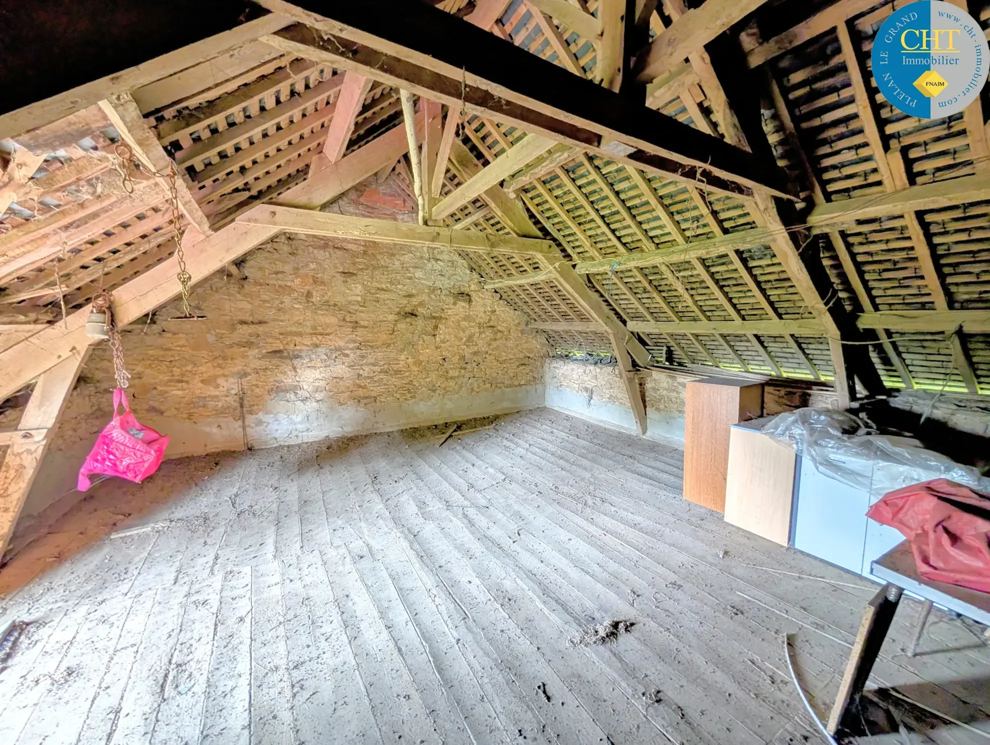 Ensemble immobilier à rénover à Campel avec maison et terrain spacieux 