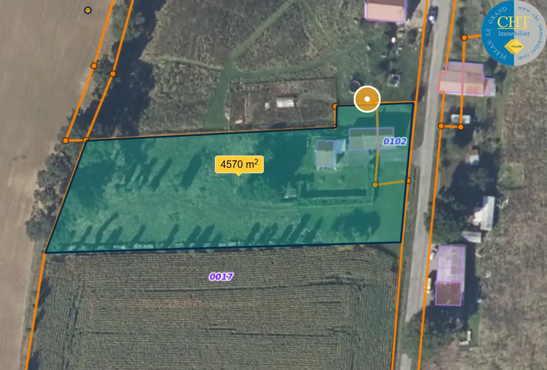 Ensemble immobilier à rénover à Campel avec maison et terrain spacieux 