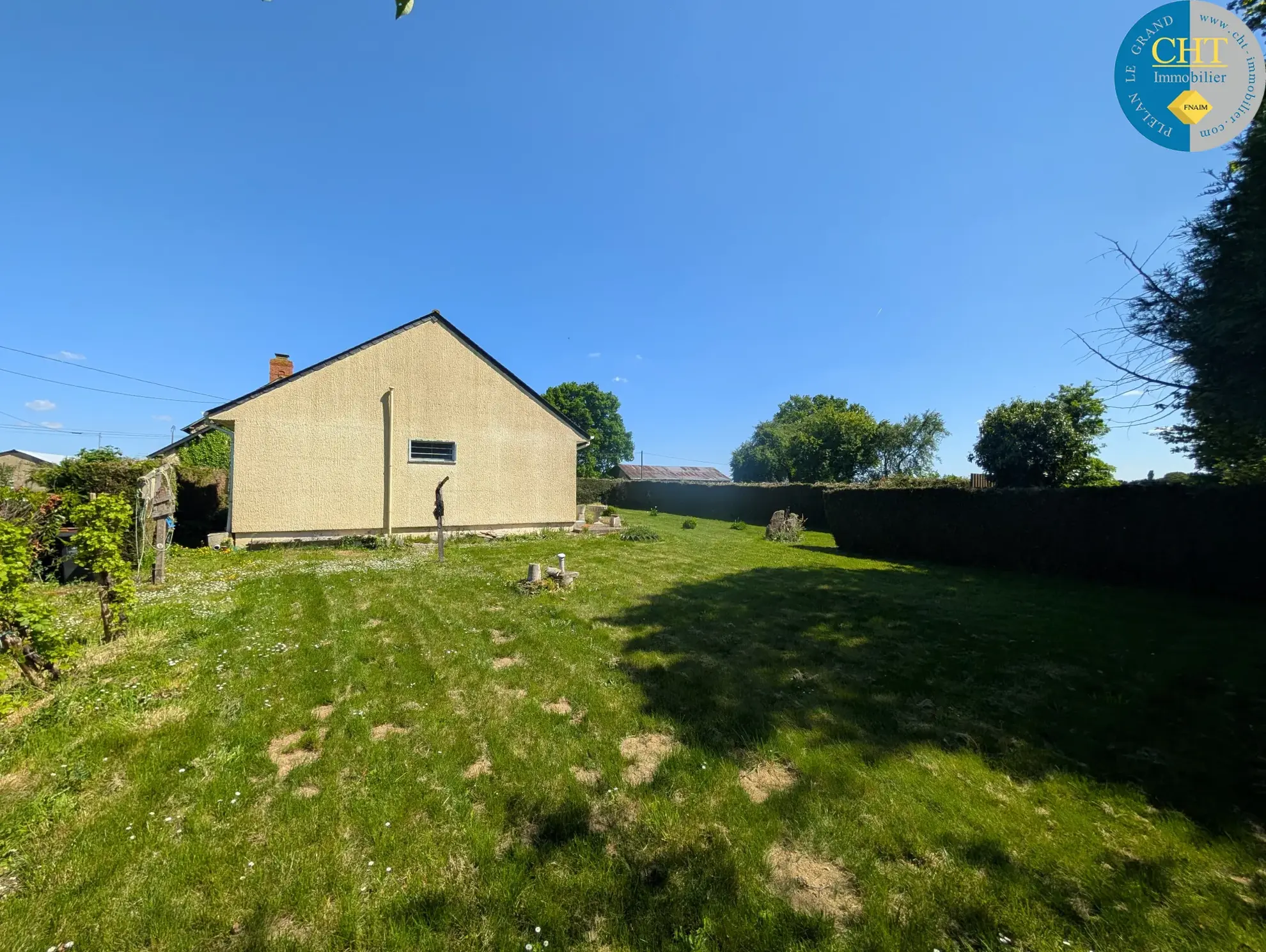 Ensemble immobilier à rénover à Campel avec maison et terrain spacieux 