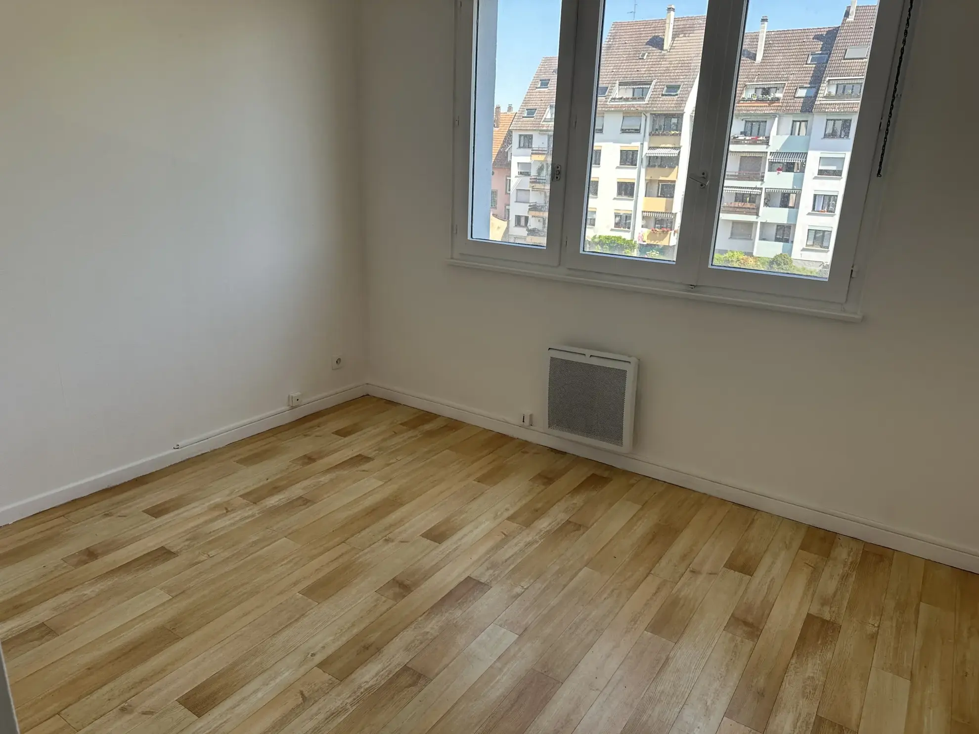 Appartement lumineux 3 pièces de 67 m² avec deux balcons, cave et garage à Strasbourg Stockfeld 