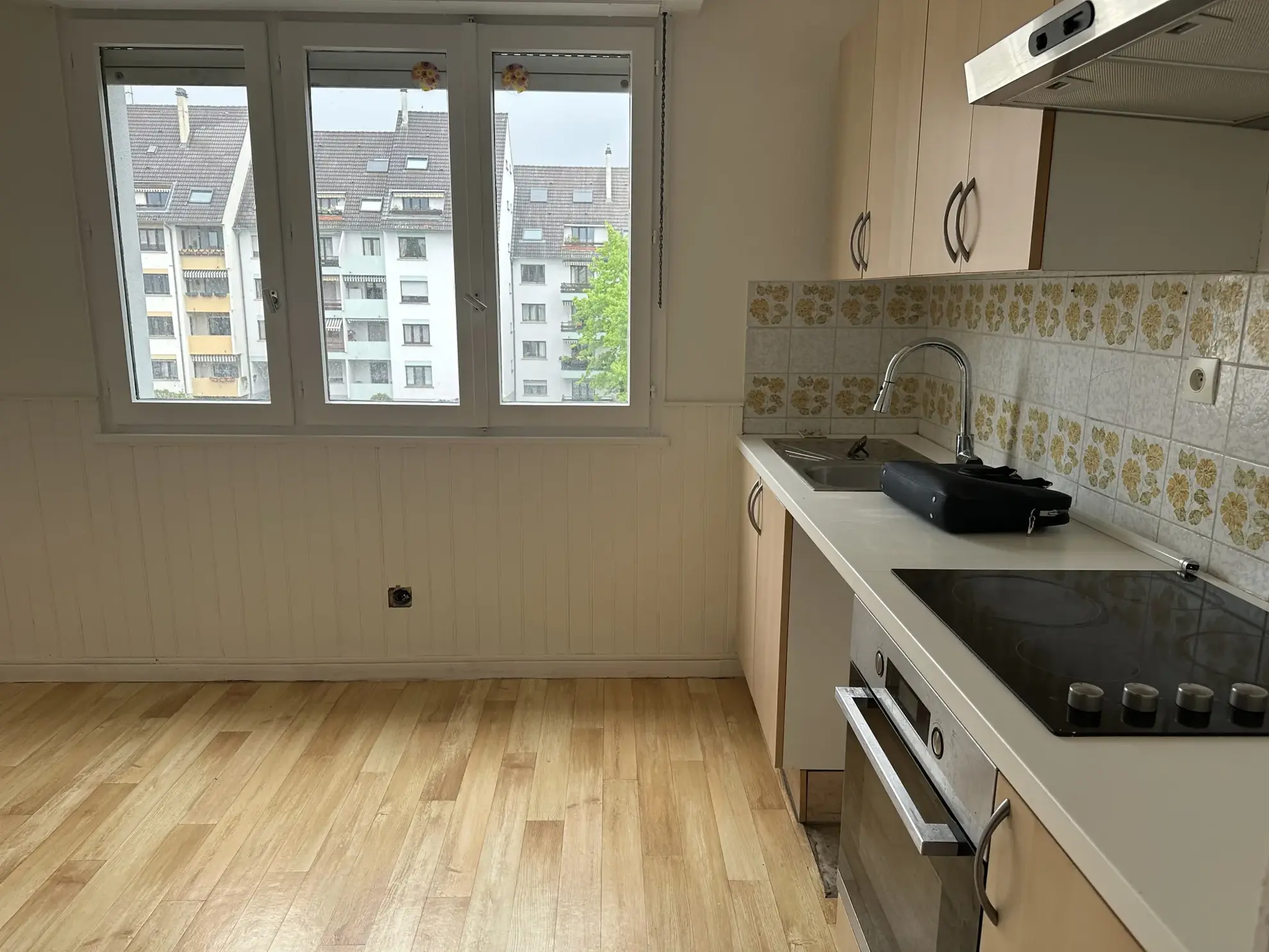 Appartement lumineux 3 pièces de 67 m² avec deux balcons, cave et garage à Strasbourg Stockfeld 