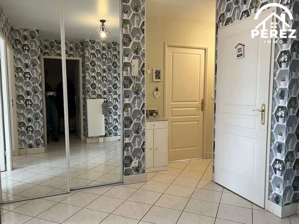 Appartement de standing avec balcon, garage à Halluin 