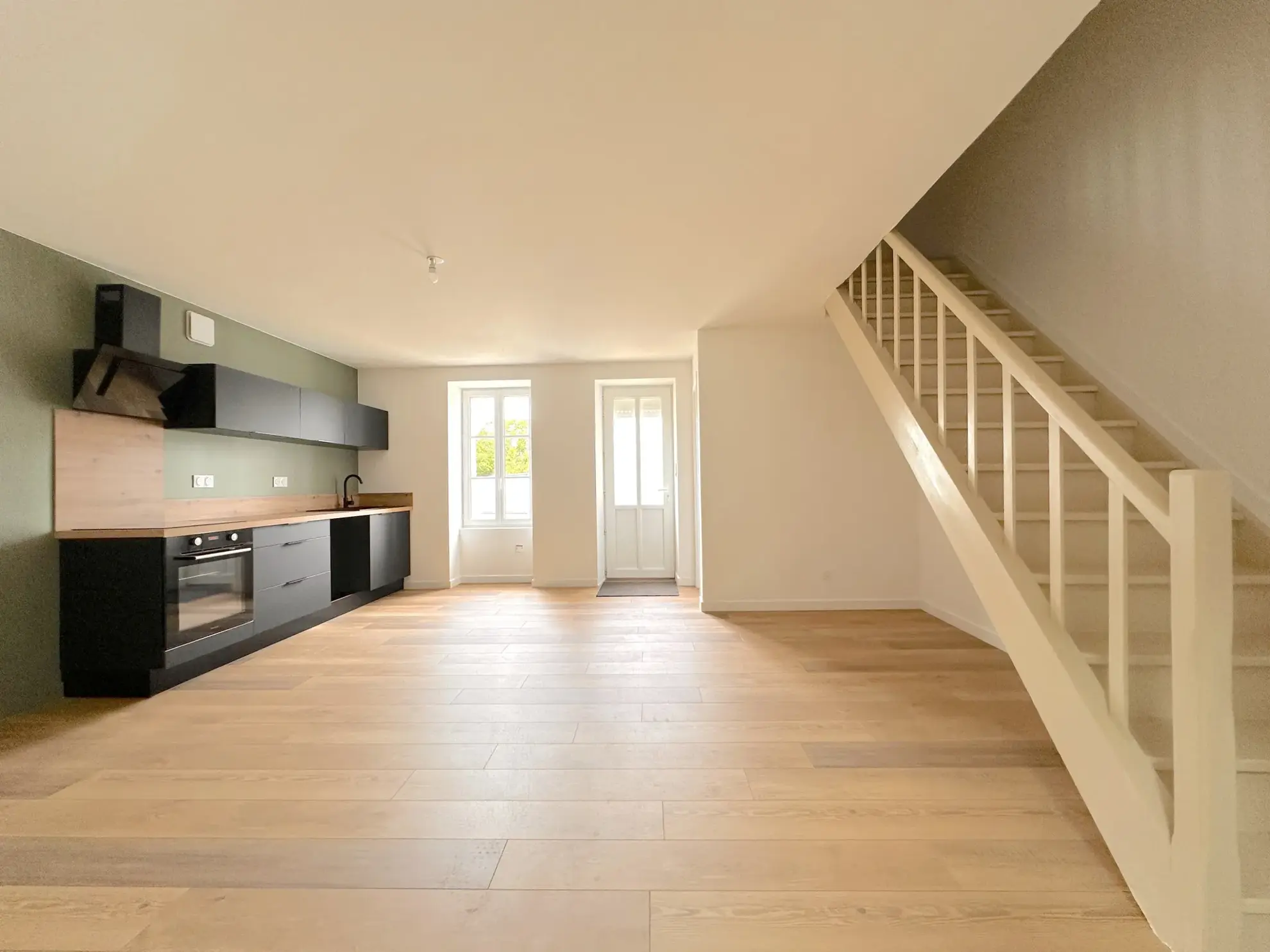 Maison en pierre rénovée à Cugand avec 3 chambres et jardin - Opportunité idéale 