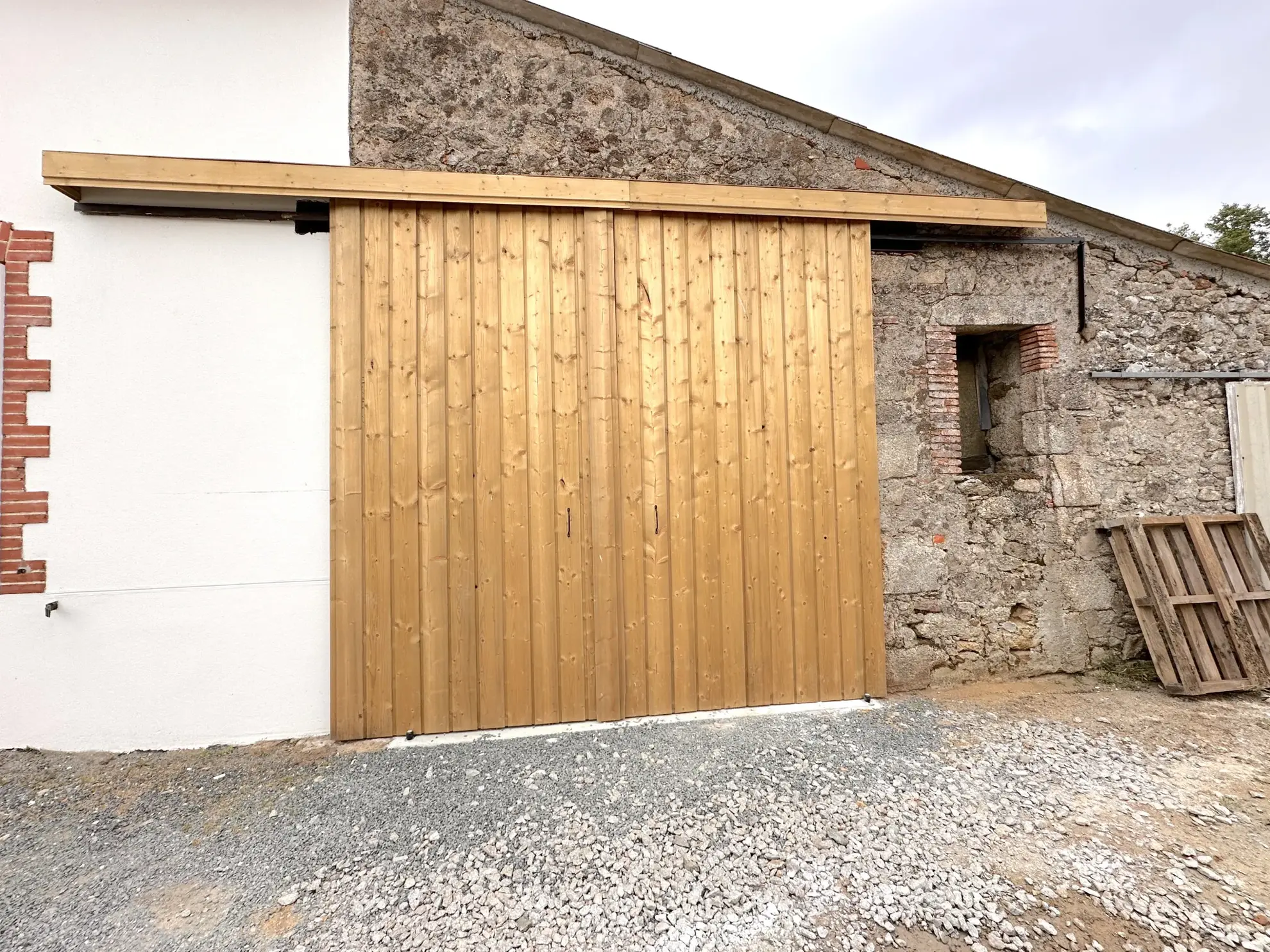 Maison en pierre rénovée à Cugand avec 3 chambres et jardin - Opportunité idéale 