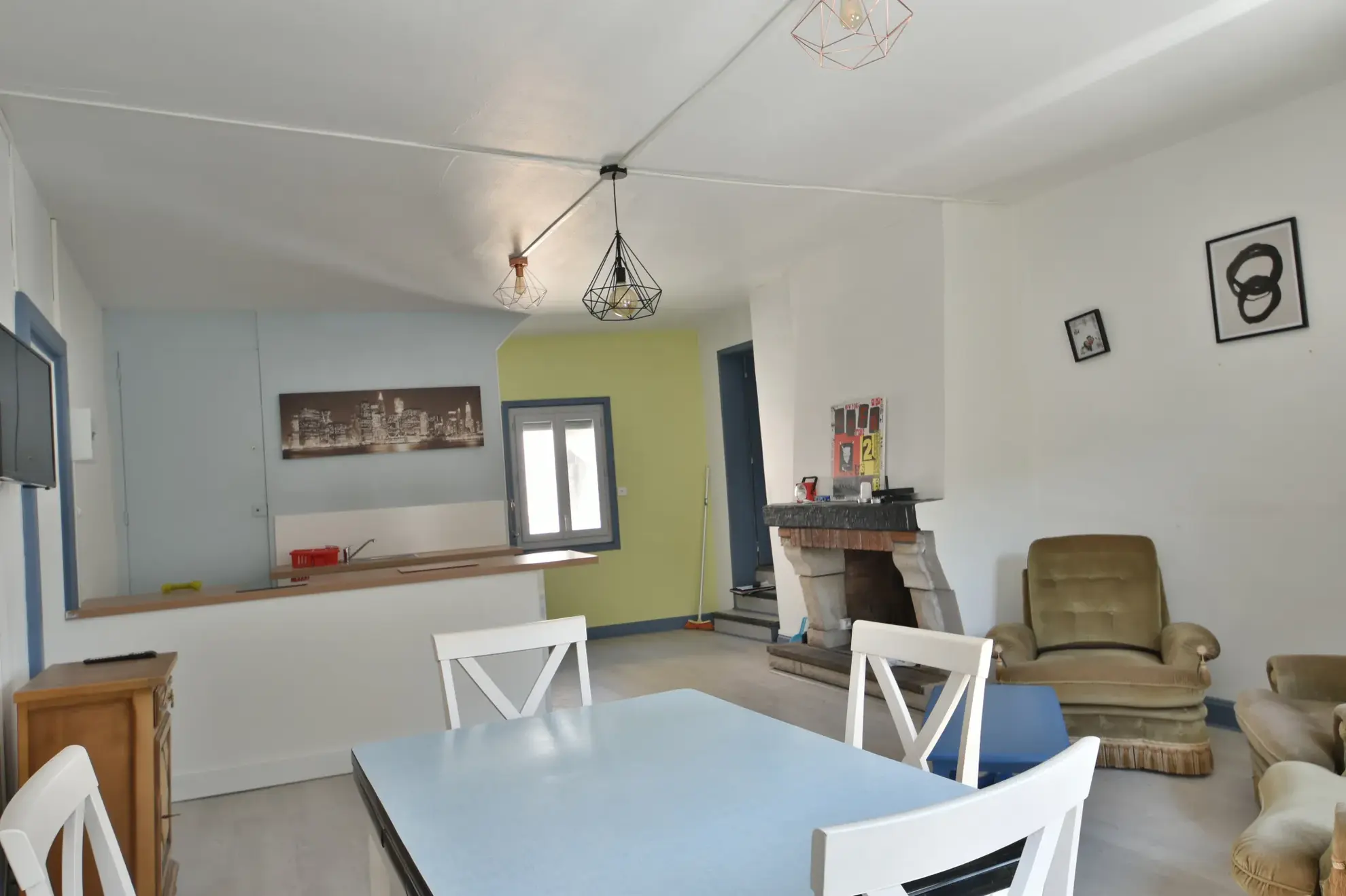 Immeuble avec commerce et appartement rénové à Malemort-sur-Corrèze 