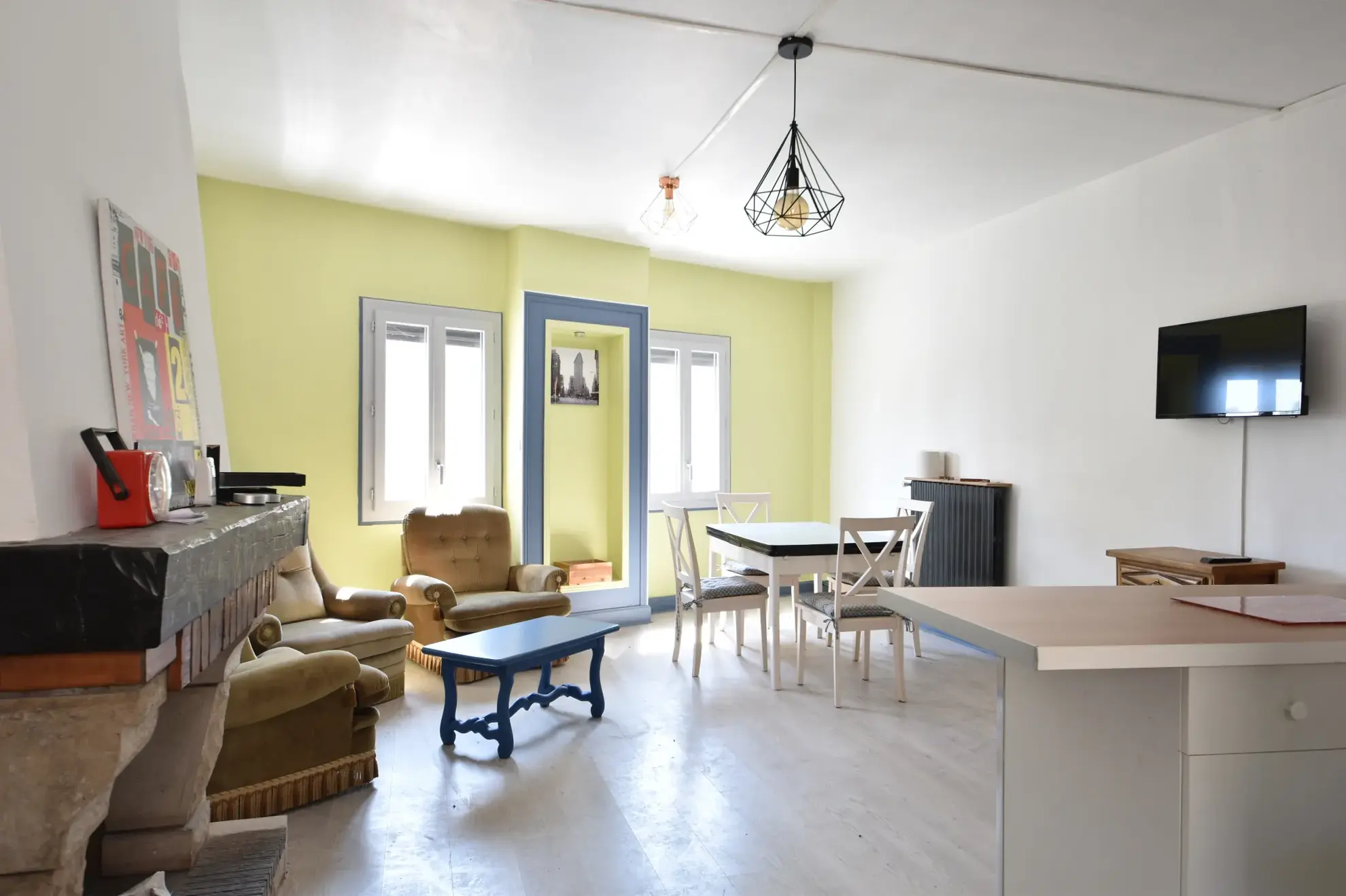 Immeuble avec commerce et appartement rénové à Malemort-sur-Corrèze 