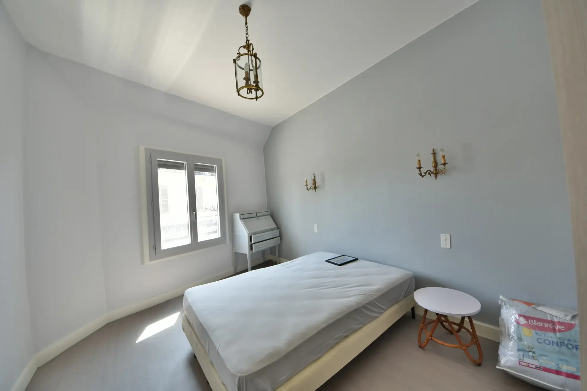 Immeuble avec commerce et appartement rénové à Malemort-sur-Corrèze 