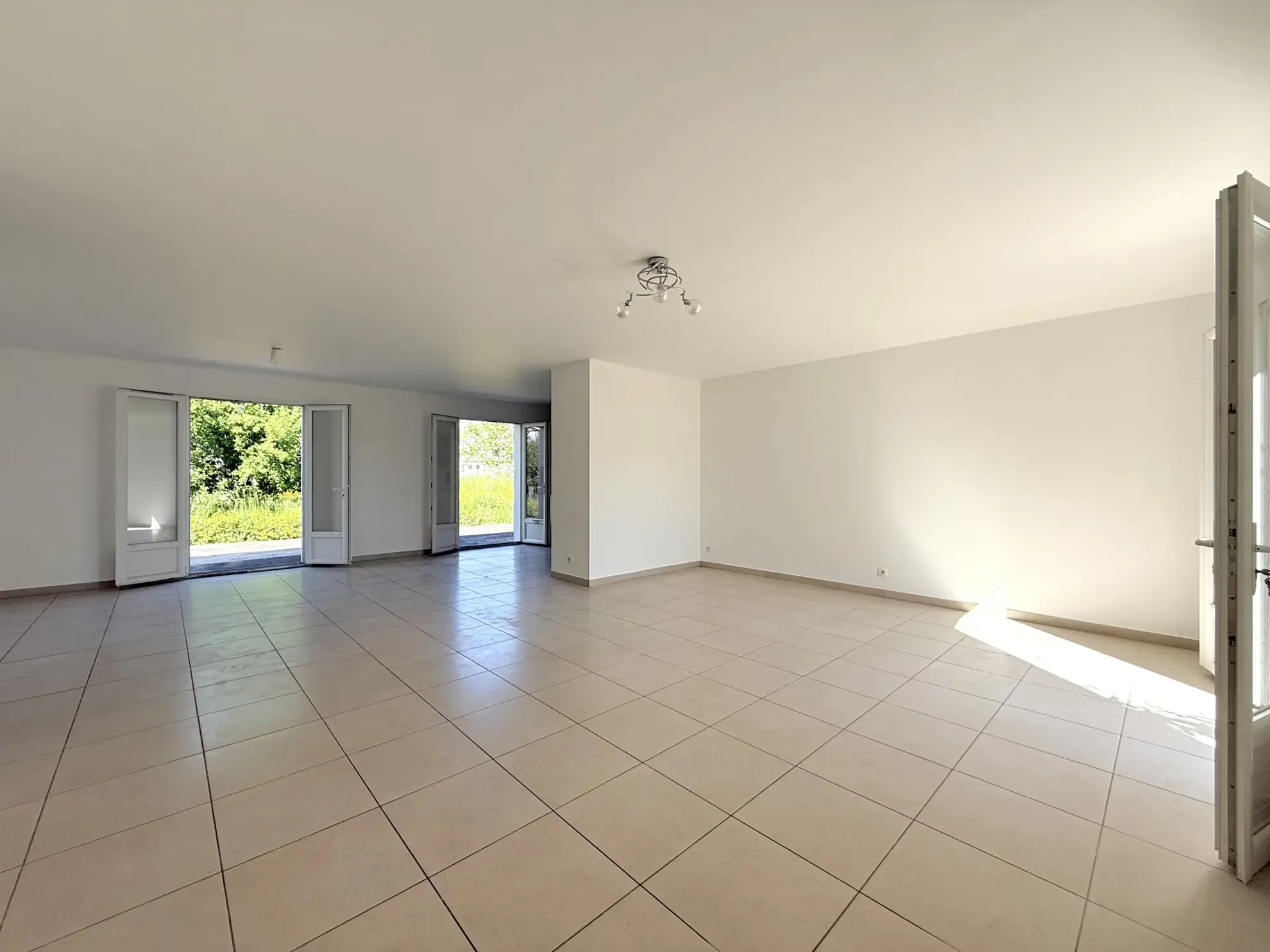 Maison 115m² avec 3 chambres et grand terrain à Vierzon 