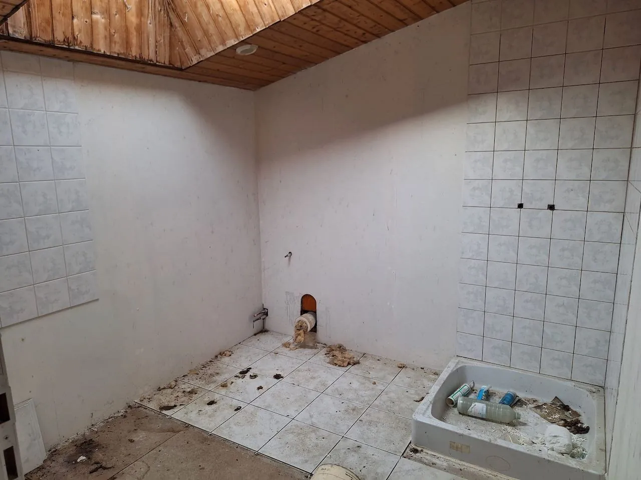 Maison en pierre à rénover avec forge à Bournezeau, 1445 m2, potentiel intéressant 