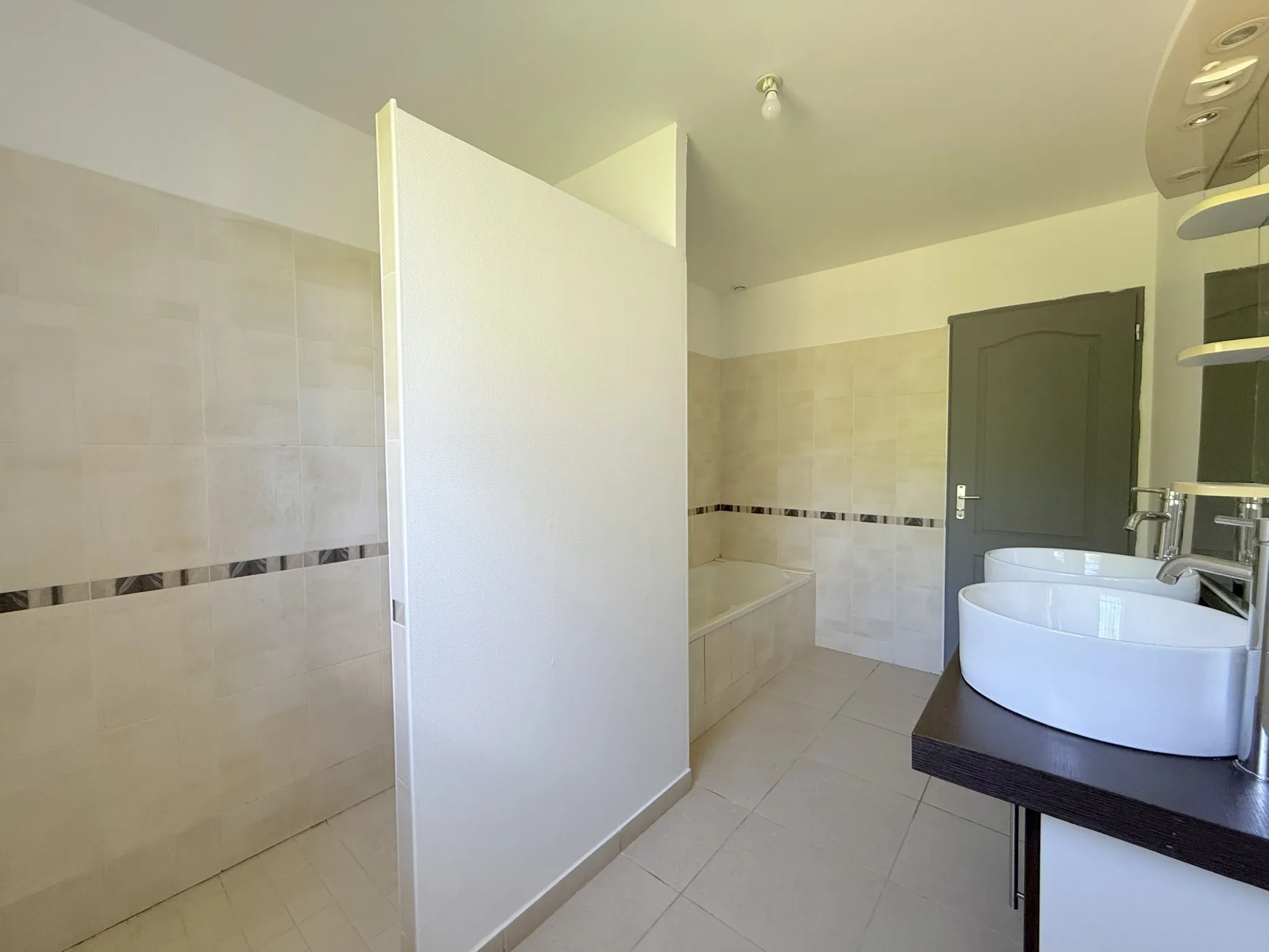 Maison 115m² avec 3 chambres et grand terrain à Vierzon 