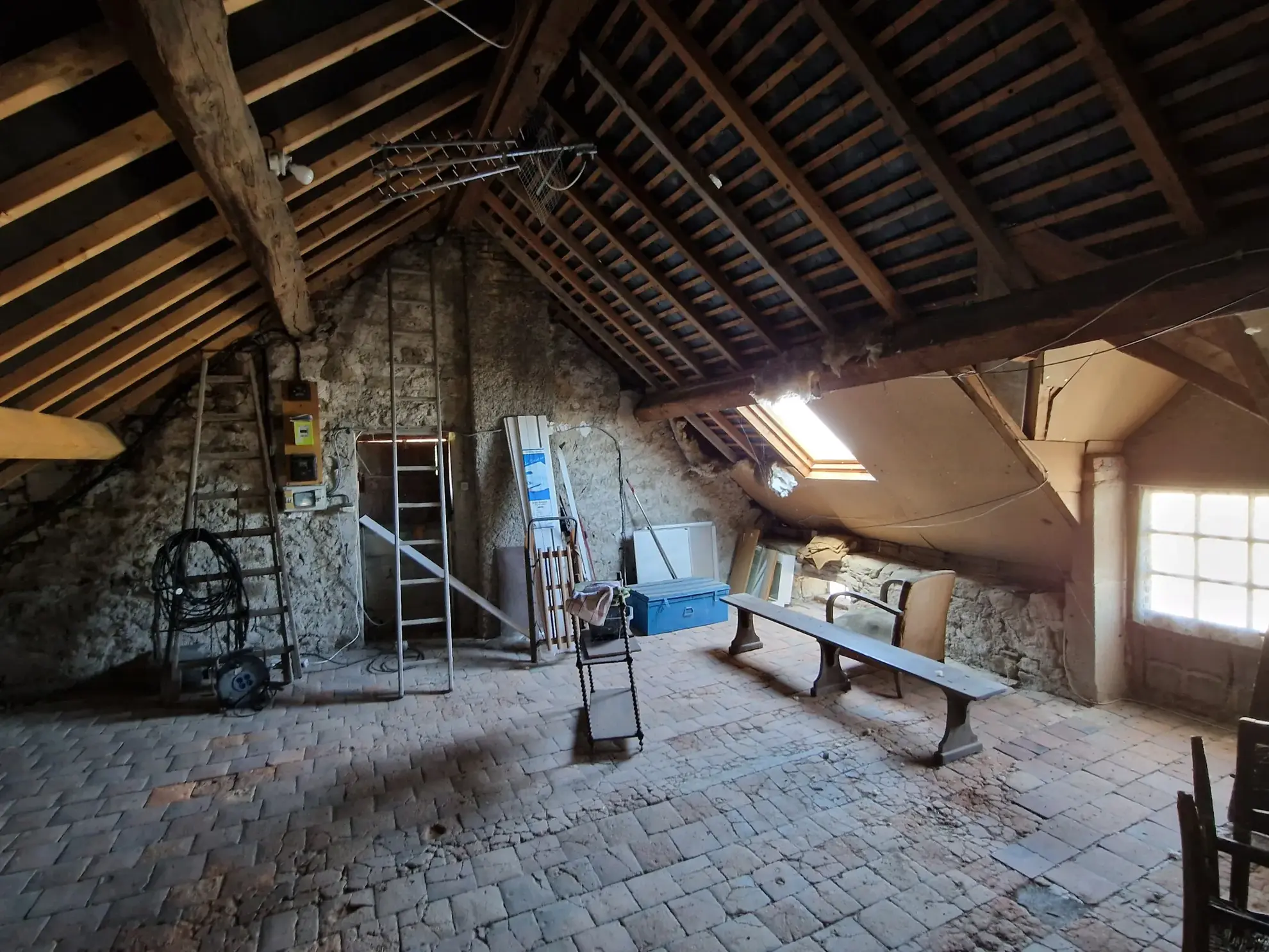 Maison mitoyenne de 80 m² avec terrain et dépendances à Tavernay 