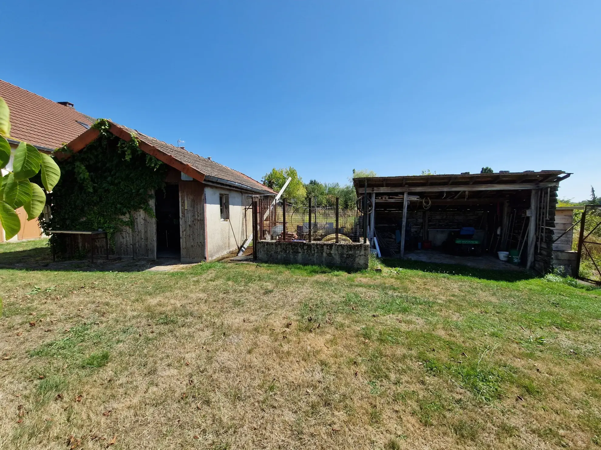 Maison mitoyenne de 80 m² avec terrain et dépendances à Tavernay 