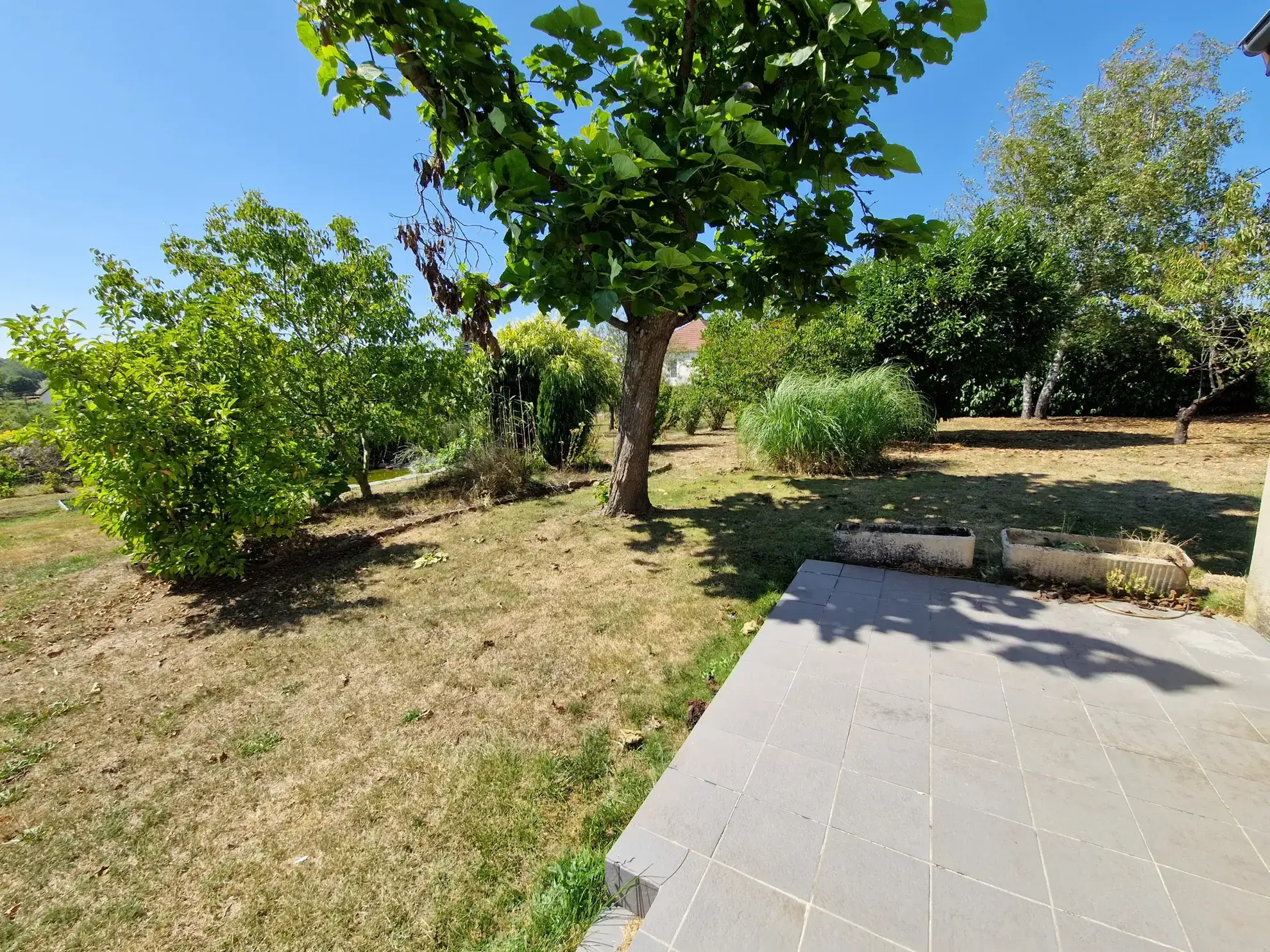 Maison mitoyenne de 80 m² avec terrain et dépendances à Tavernay 