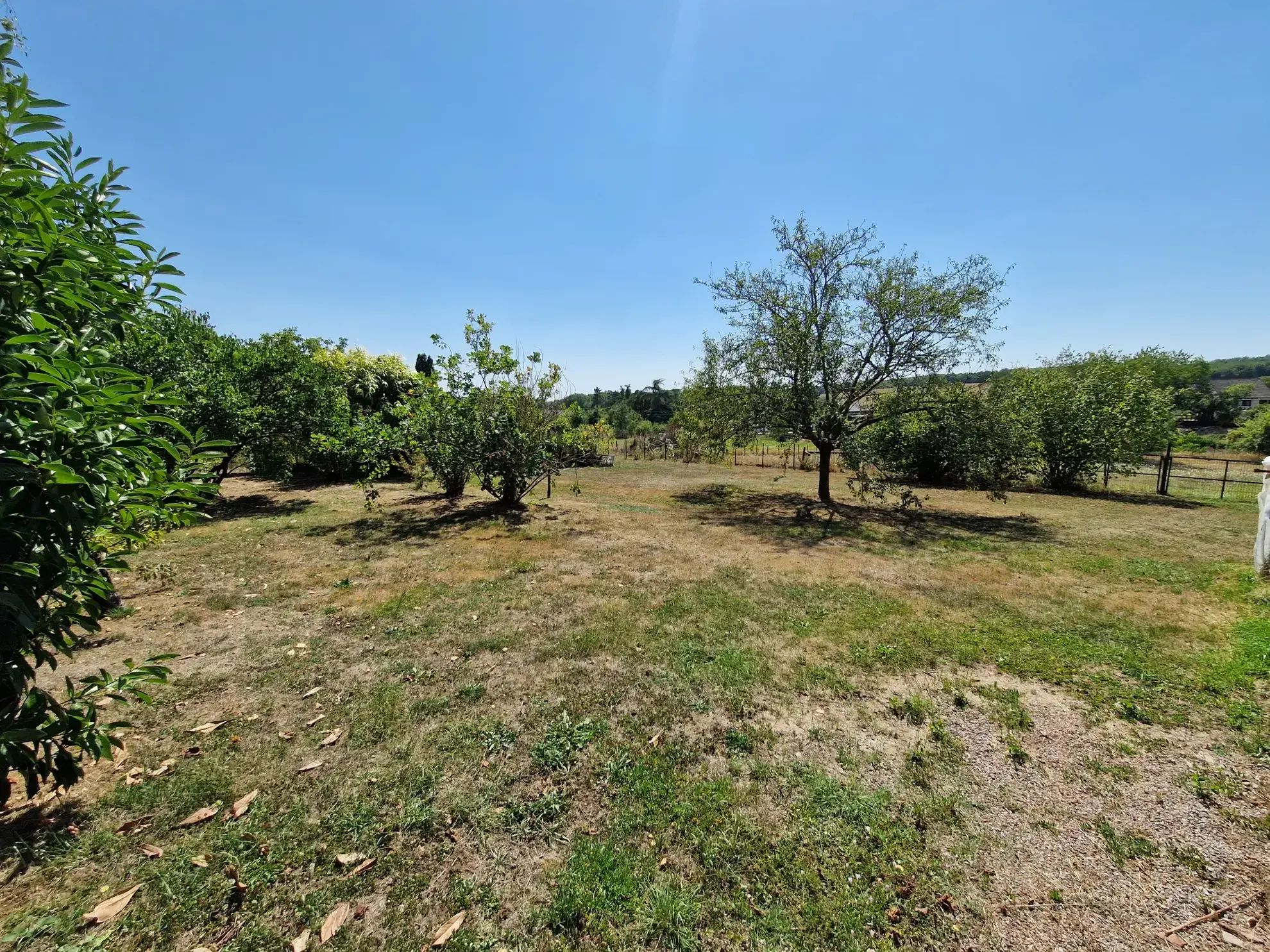 Maison mitoyenne de 80 m² avec terrain et dépendances à Tavernay 