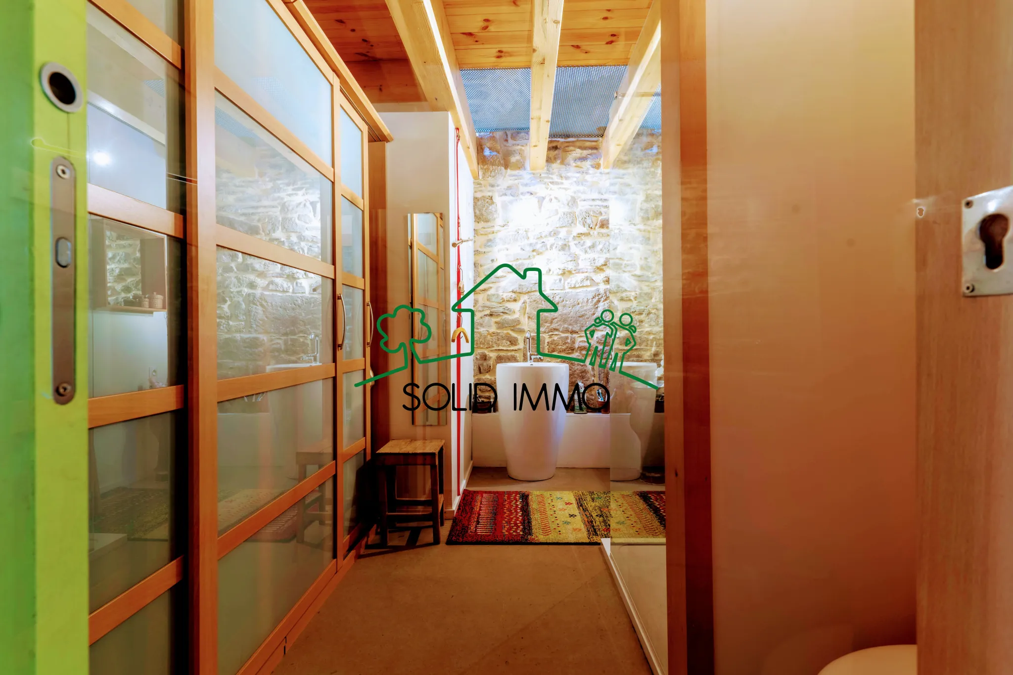 Appartement de charme type loft avec vue sur la place à Les Vans 