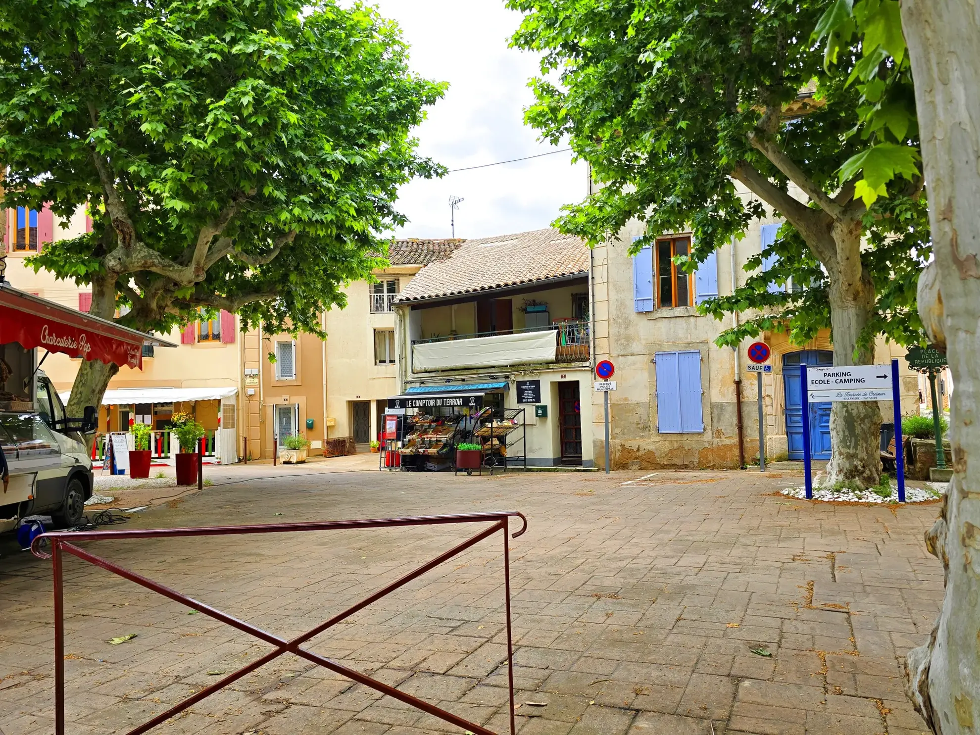 Maison de village avec terrasse tropézienne à Creissan - 72 m² 