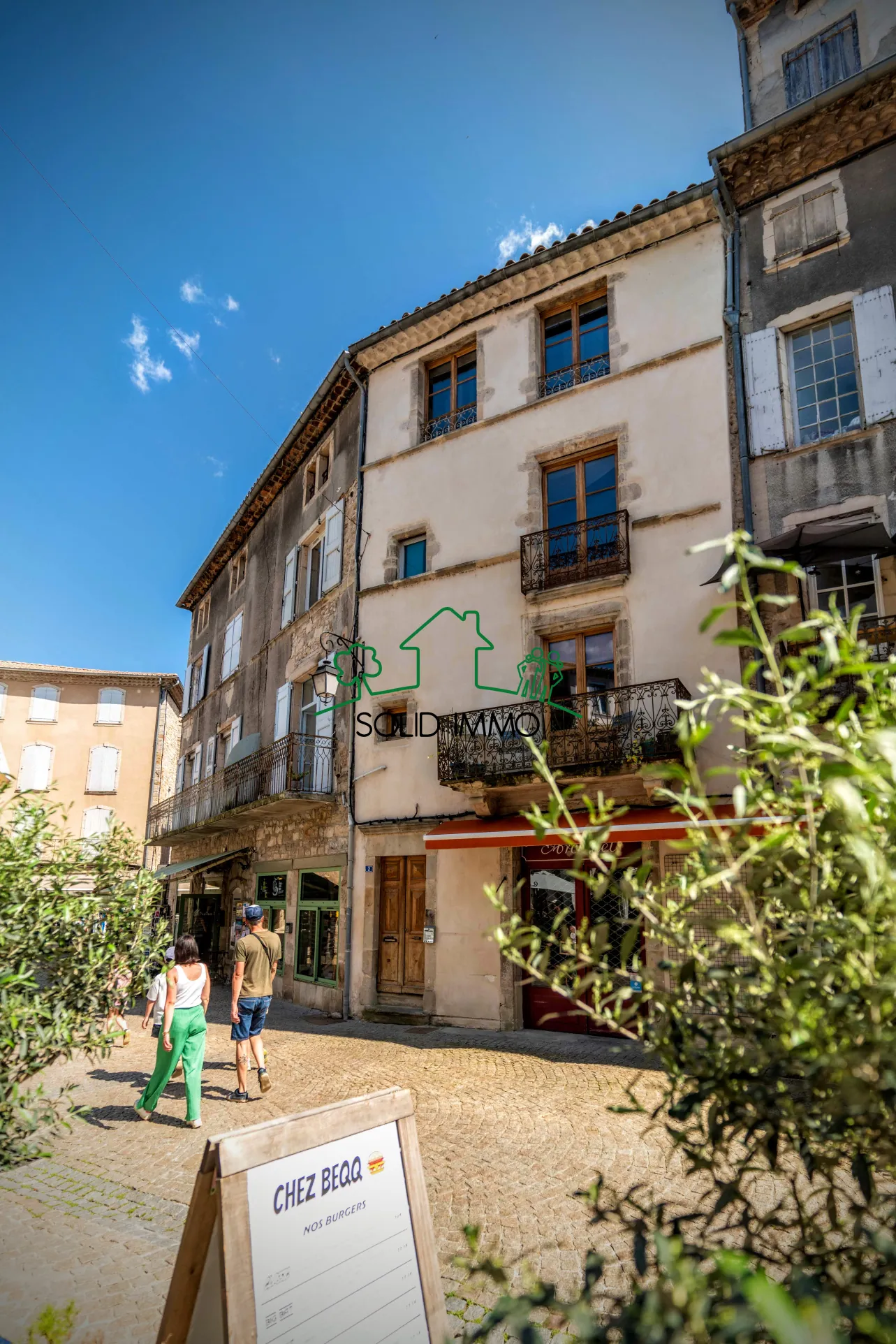Appartement de charme type loft avec vue sur la place à Les Vans 
