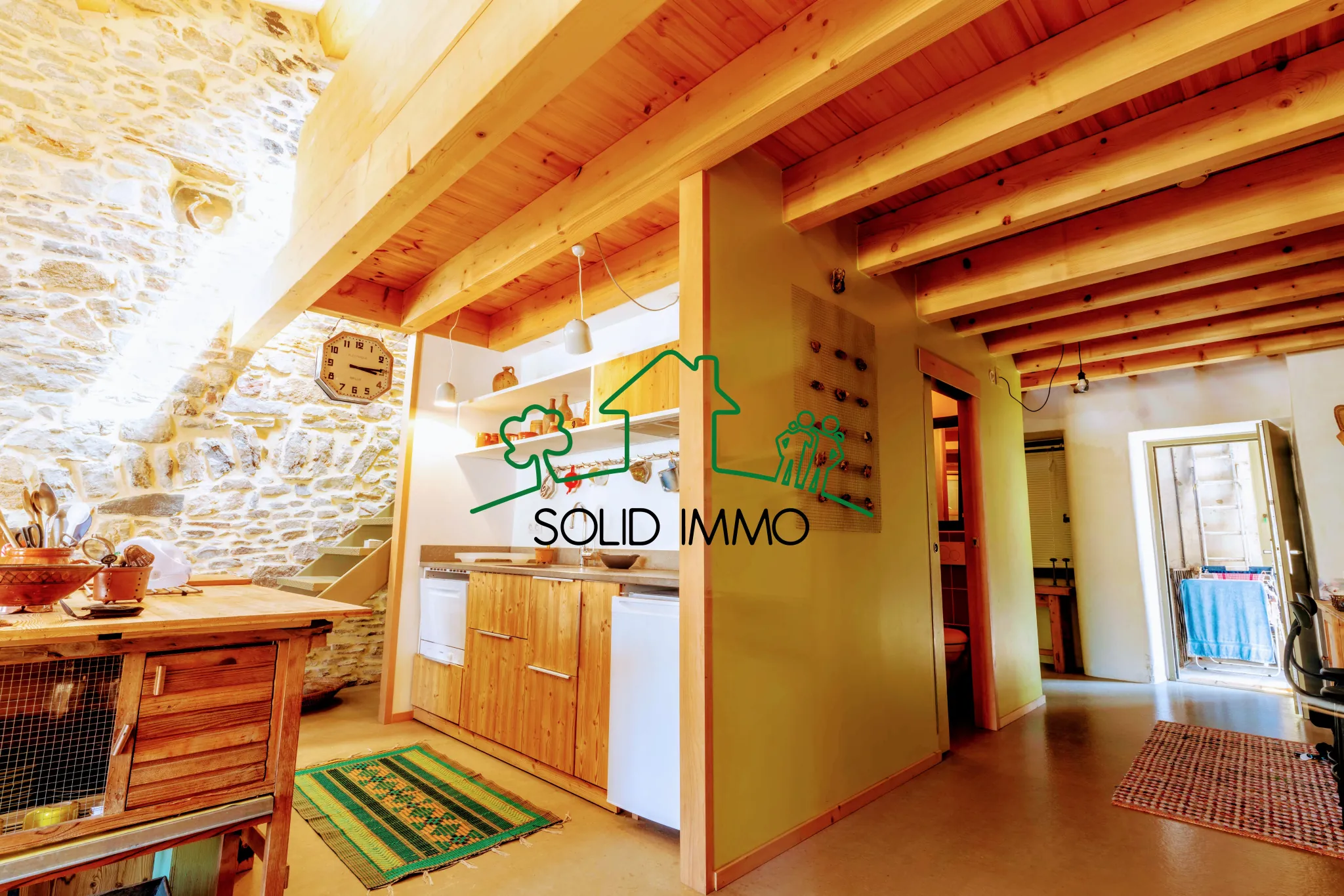 Appartement de charme type loft avec vue sur la place à Les Vans 