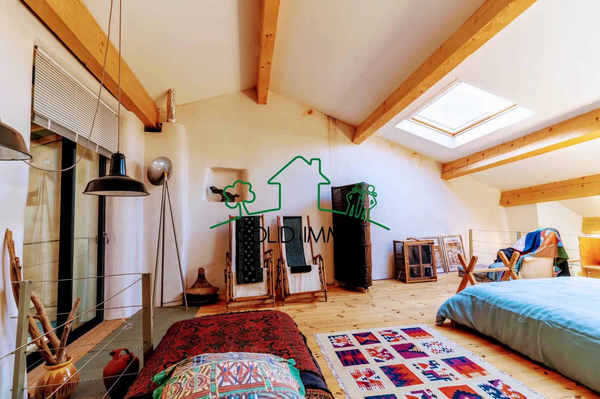 Appartement de charme type loft avec vue sur la place à Les Vans 