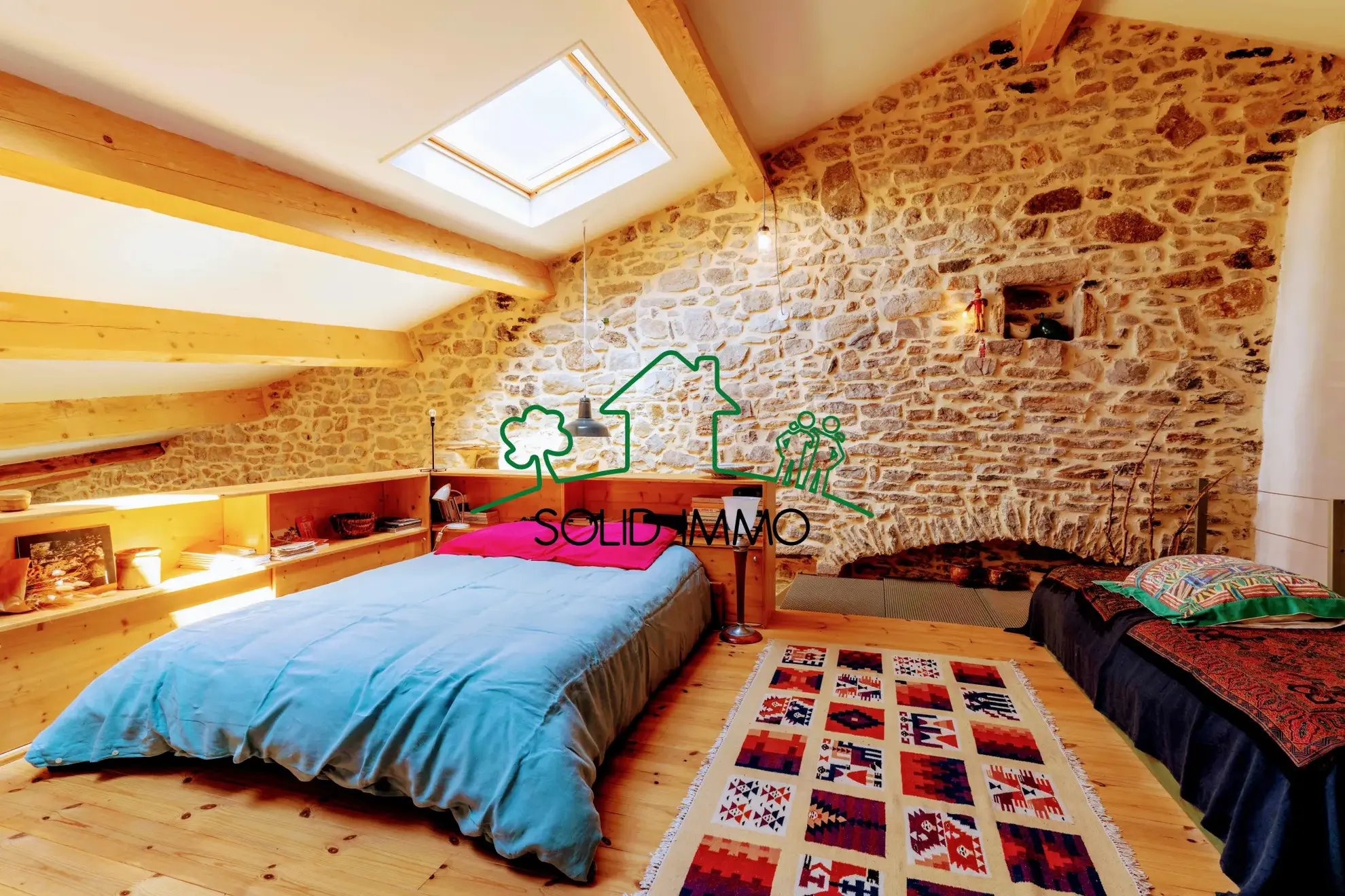 Appartement de charme type loft avec vue sur la place à Les Vans 