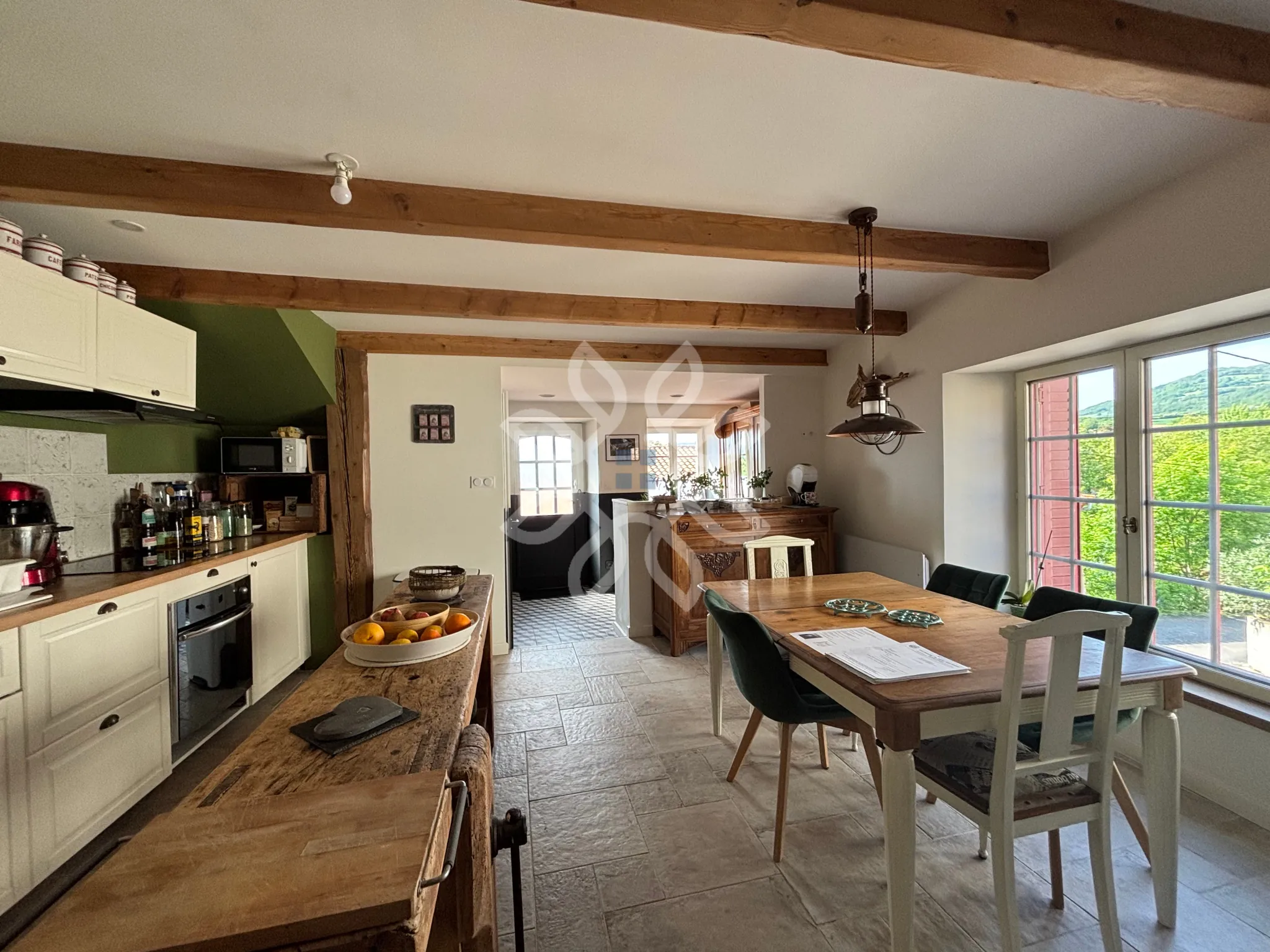 Maison vigneronne rénovée avec vue sur les montagnes à Boudes (63) 