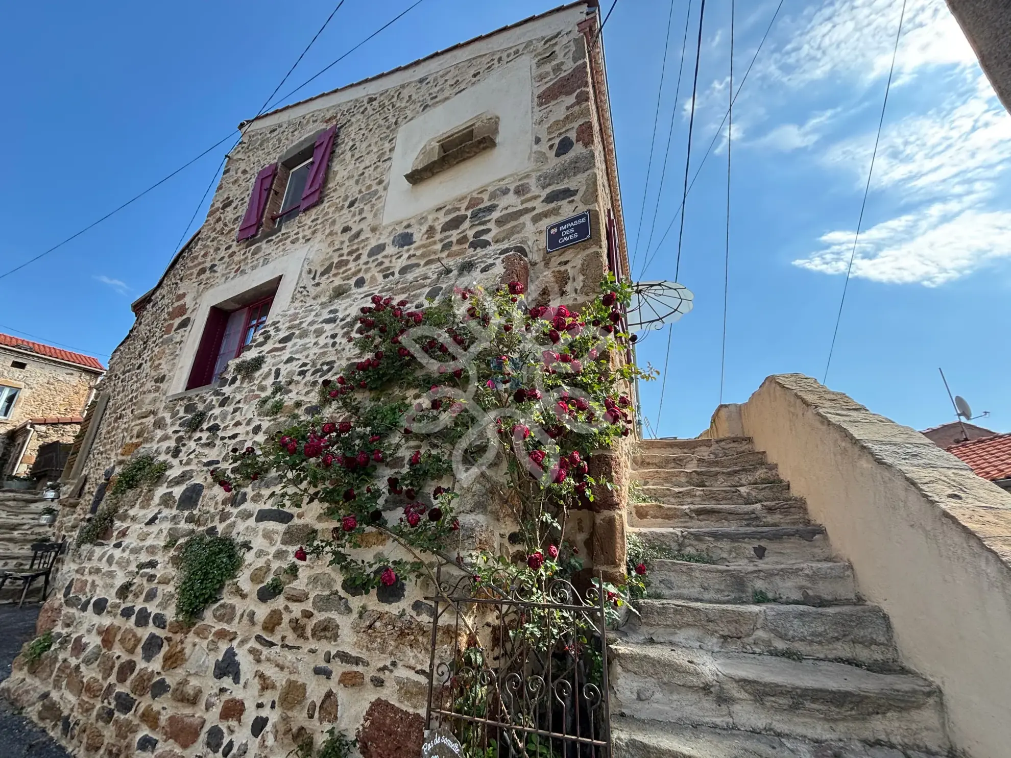 Maison vigneronne rénovée avec vue sur les montagnes à Boudes (63) 