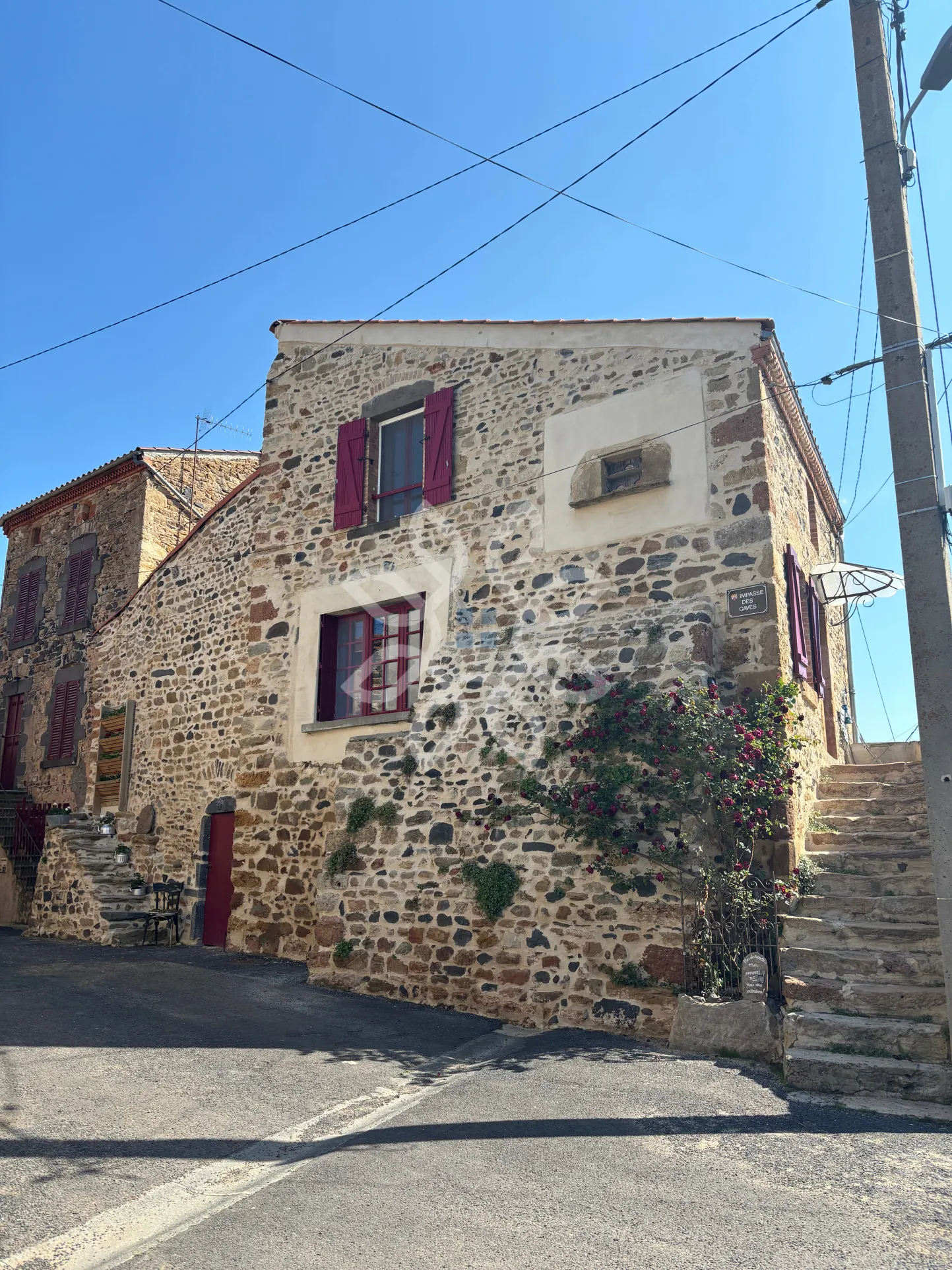 Maison vigneronne rénovée avec vue sur les montagnes à Boudes (63) 