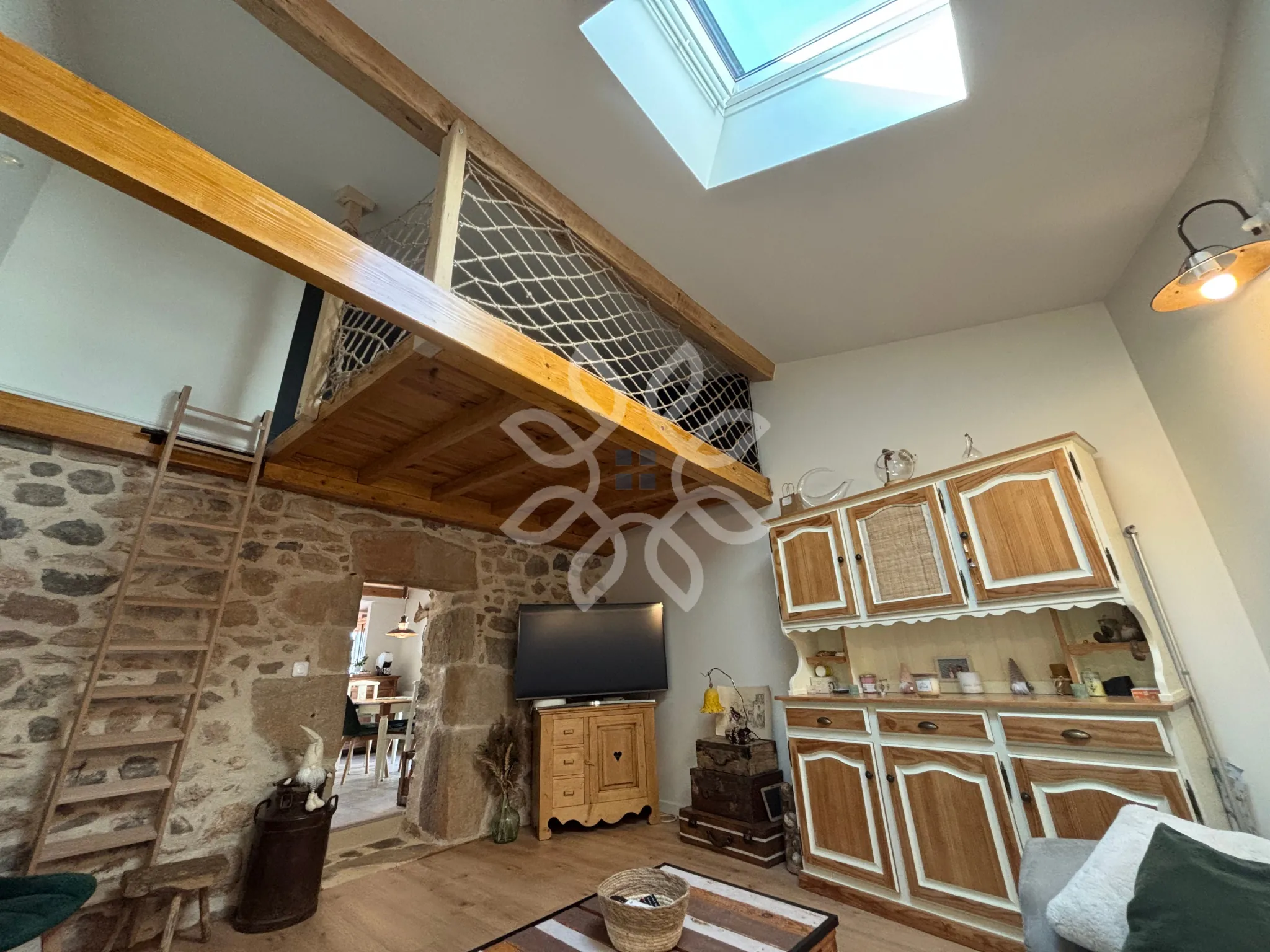 Maison vigneronne rénovée avec vue sur les montagnes à Boudes (63) 