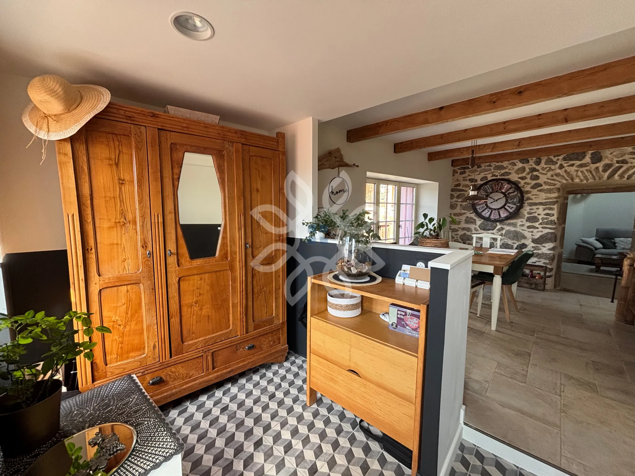 Maison vigneronne rénovée avec vue sur les montagnes à Boudes (63) 