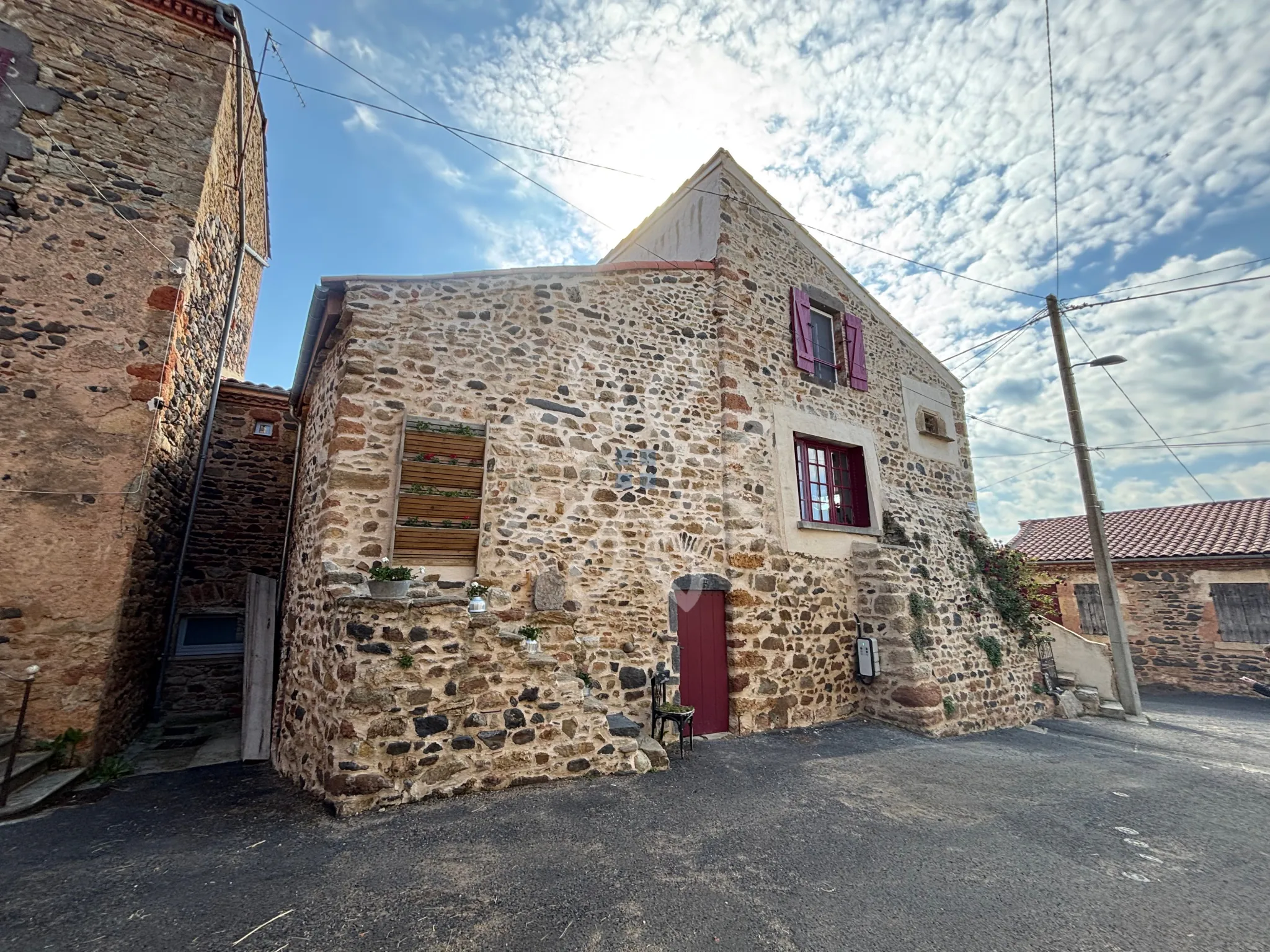 Maison vigneronne rénovée avec vue sur les montagnes à Boudes (63) 