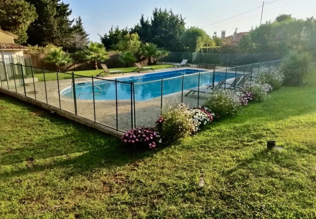 Appartement T2 de 31 m² au Cannet avec terrasse, vue mer et piscine 