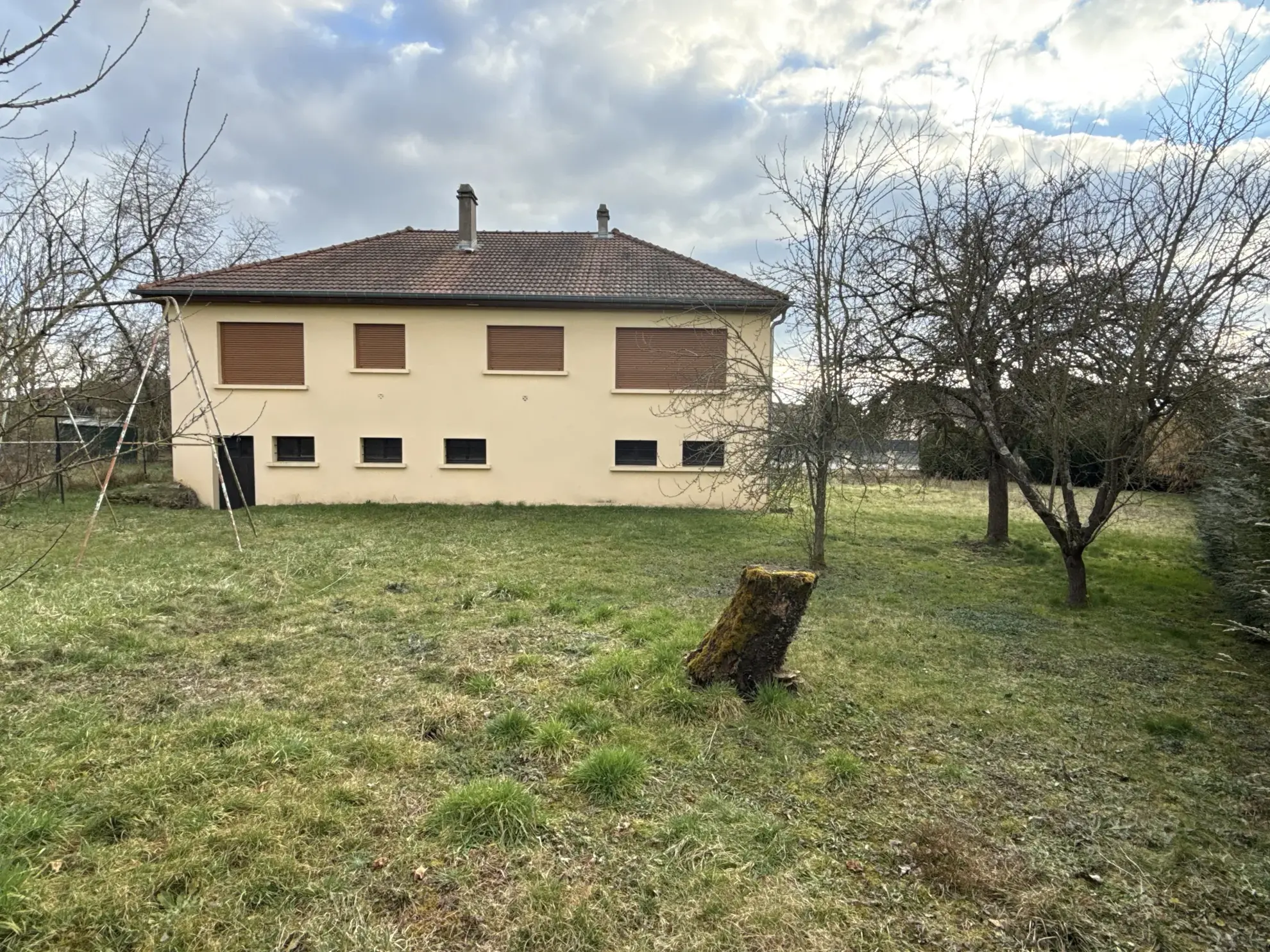 Maison lumineuse 3 chambres à Han-Sur-Nied, garage et jardin clôturé - À vendre 