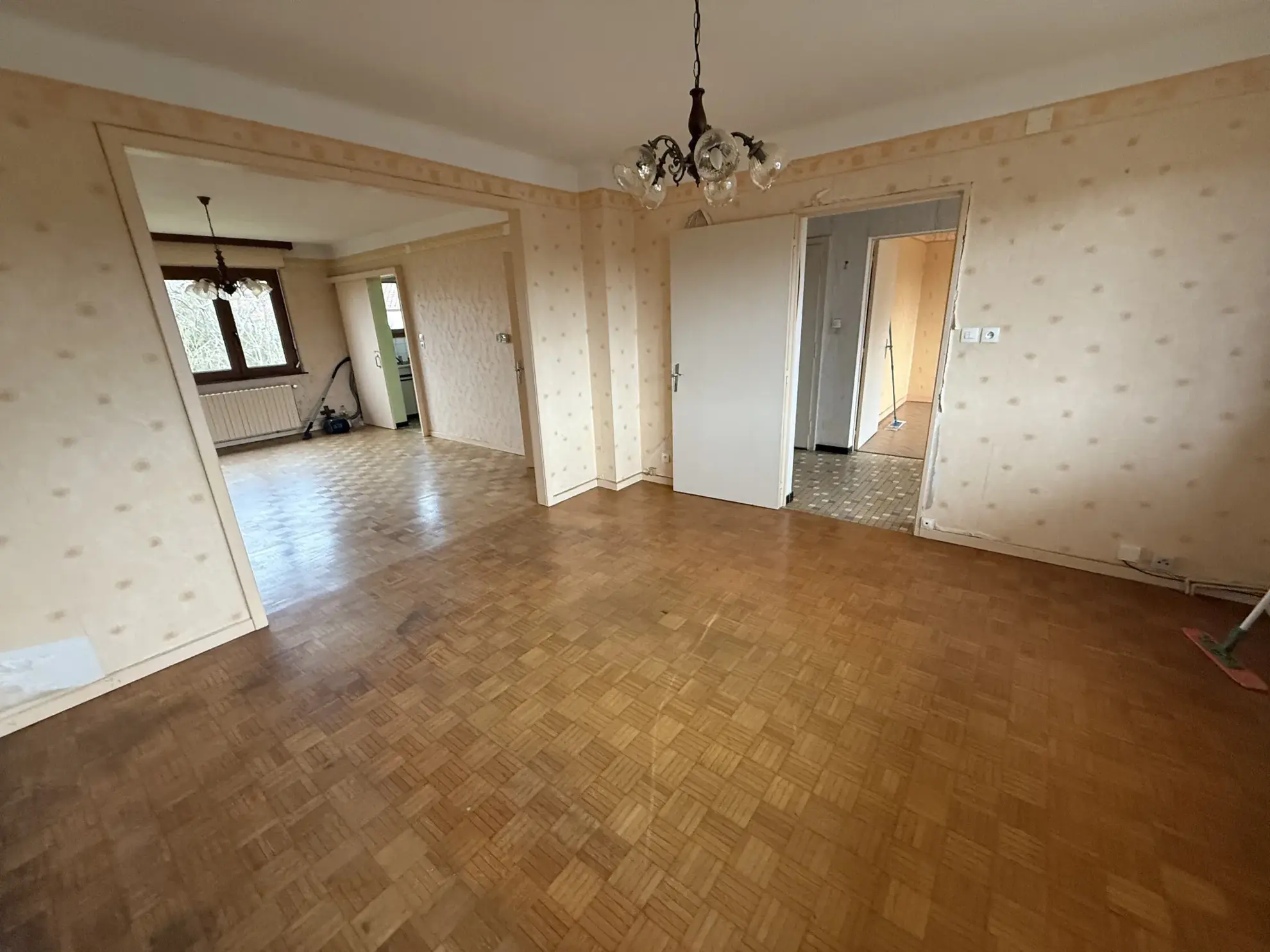 Maison lumineuse 3 chambres à Han-Sur-Nied, garage et jardin clôturé - À vendre 