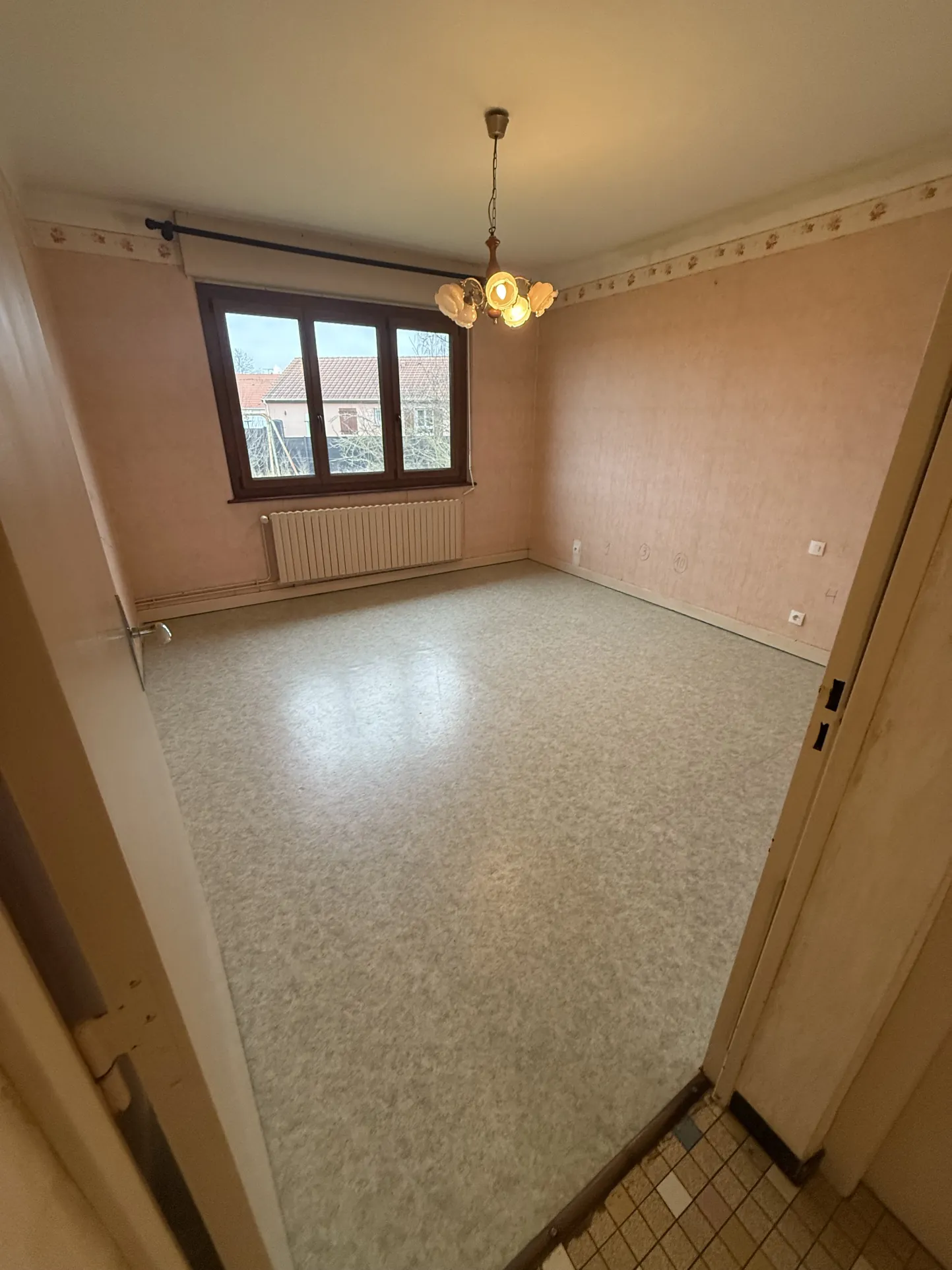 Maison lumineuse 3 chambres à Han-Sur-Nied, garage et jardin clôturé - À vendre 