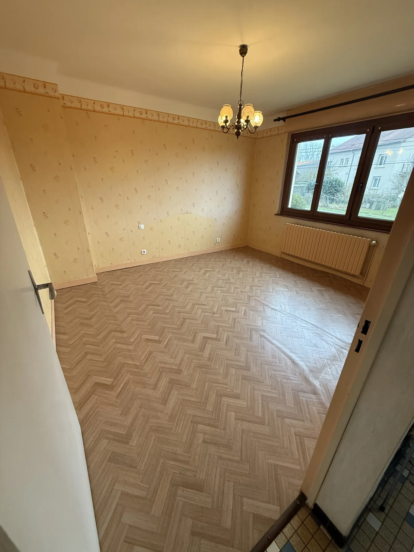 Maison lumineuse 3 chambres à Han-Sur-Nied, garage et jardin clôturé - À vendre 