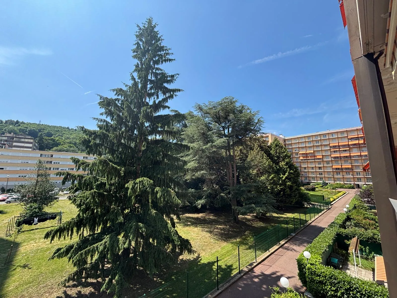 Appartement T5 lumineux avec garage sécurisé à Saint-Étienne - Parc Armeville 