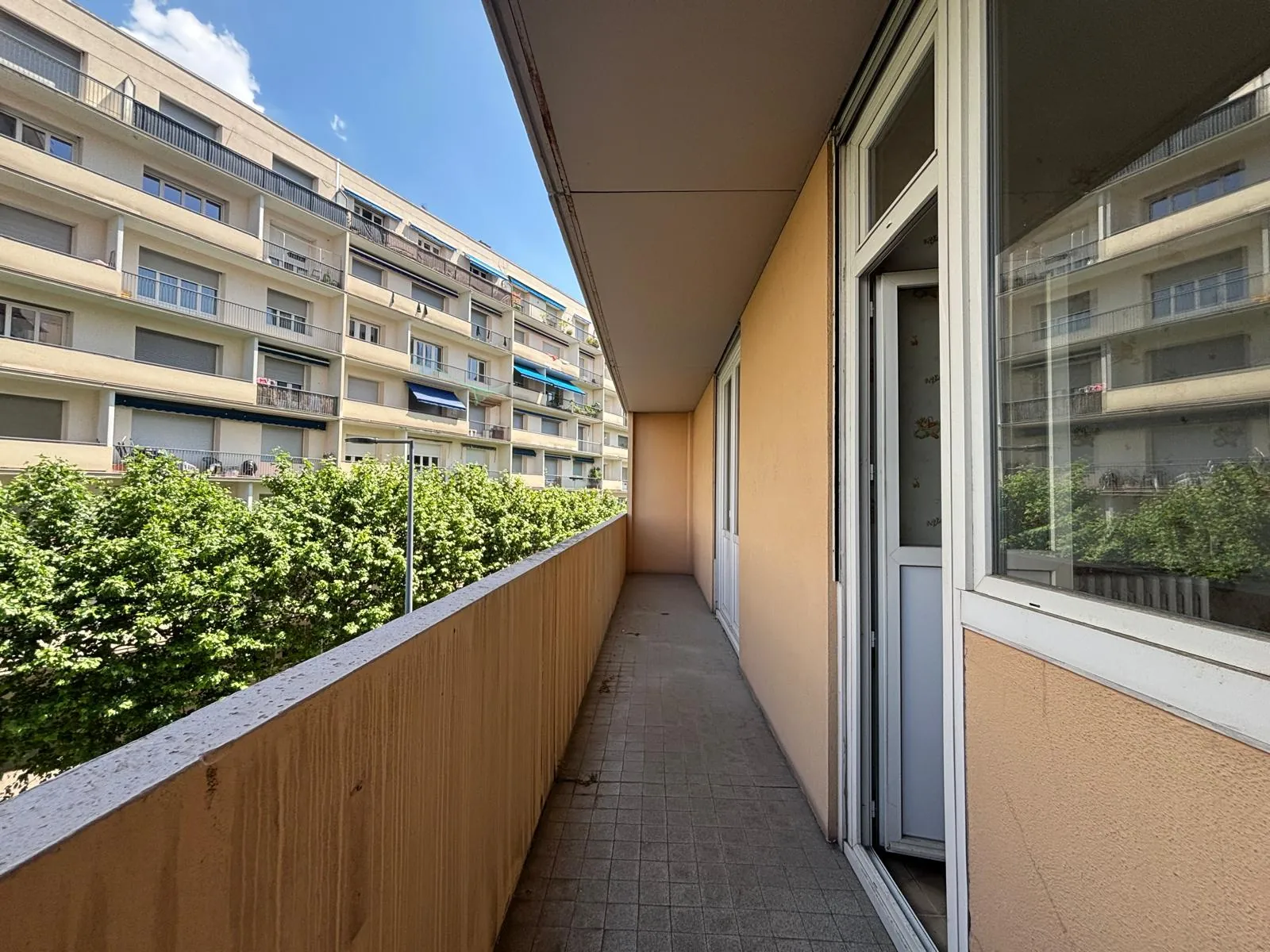 Appartement T5 lumineux avec garage sécurisé à Saint-Étienne - Parc Armeville 