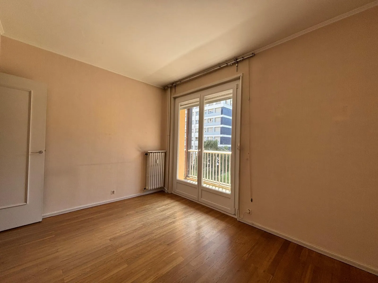 Appartement T5 lumineux avec garage sécurisé à Saint-Étienne - Parc Armeville 