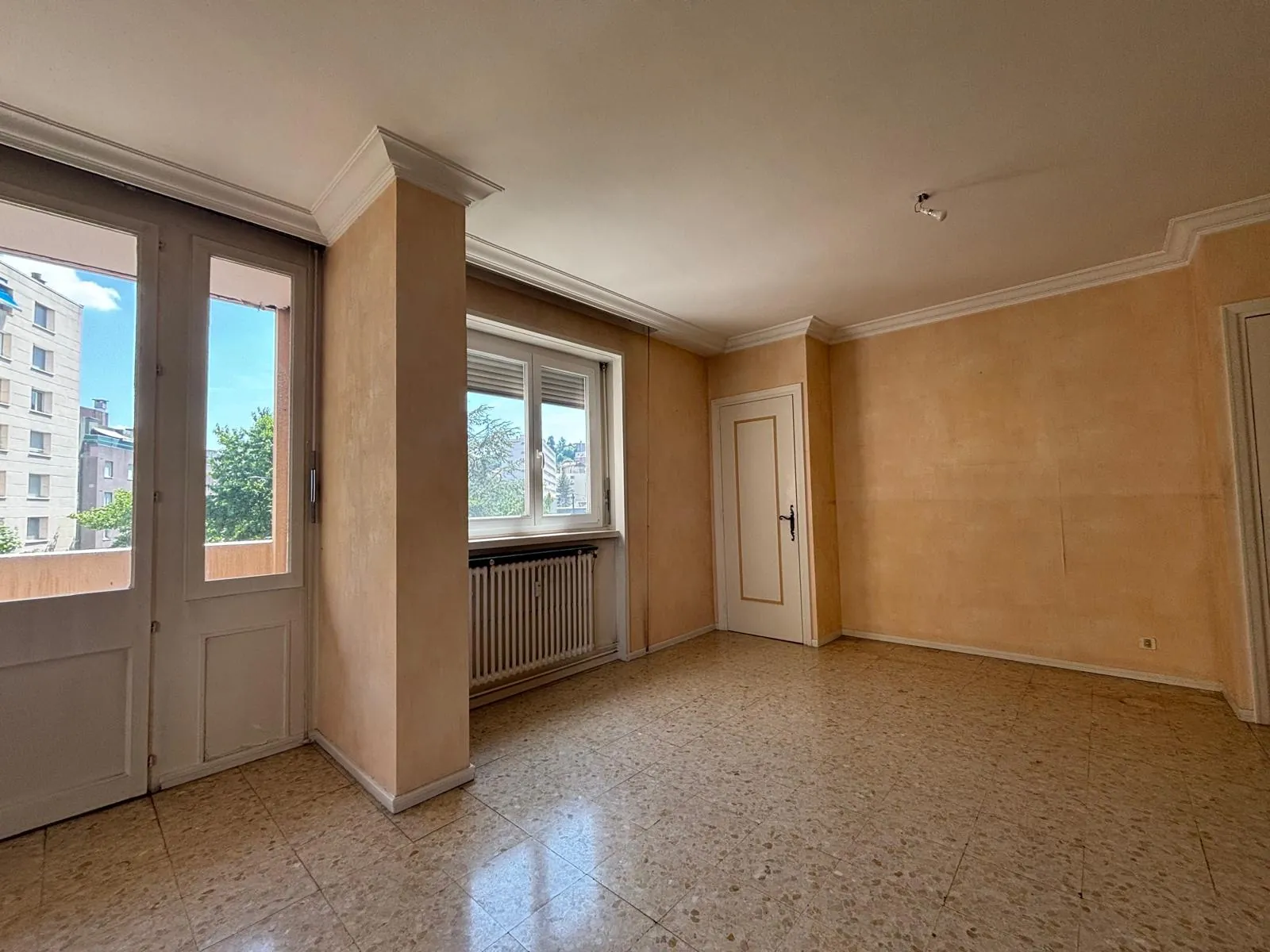 Appartement T5 lumineux avec garage sécurisé à Saint-Étienne - Parc Armeville 