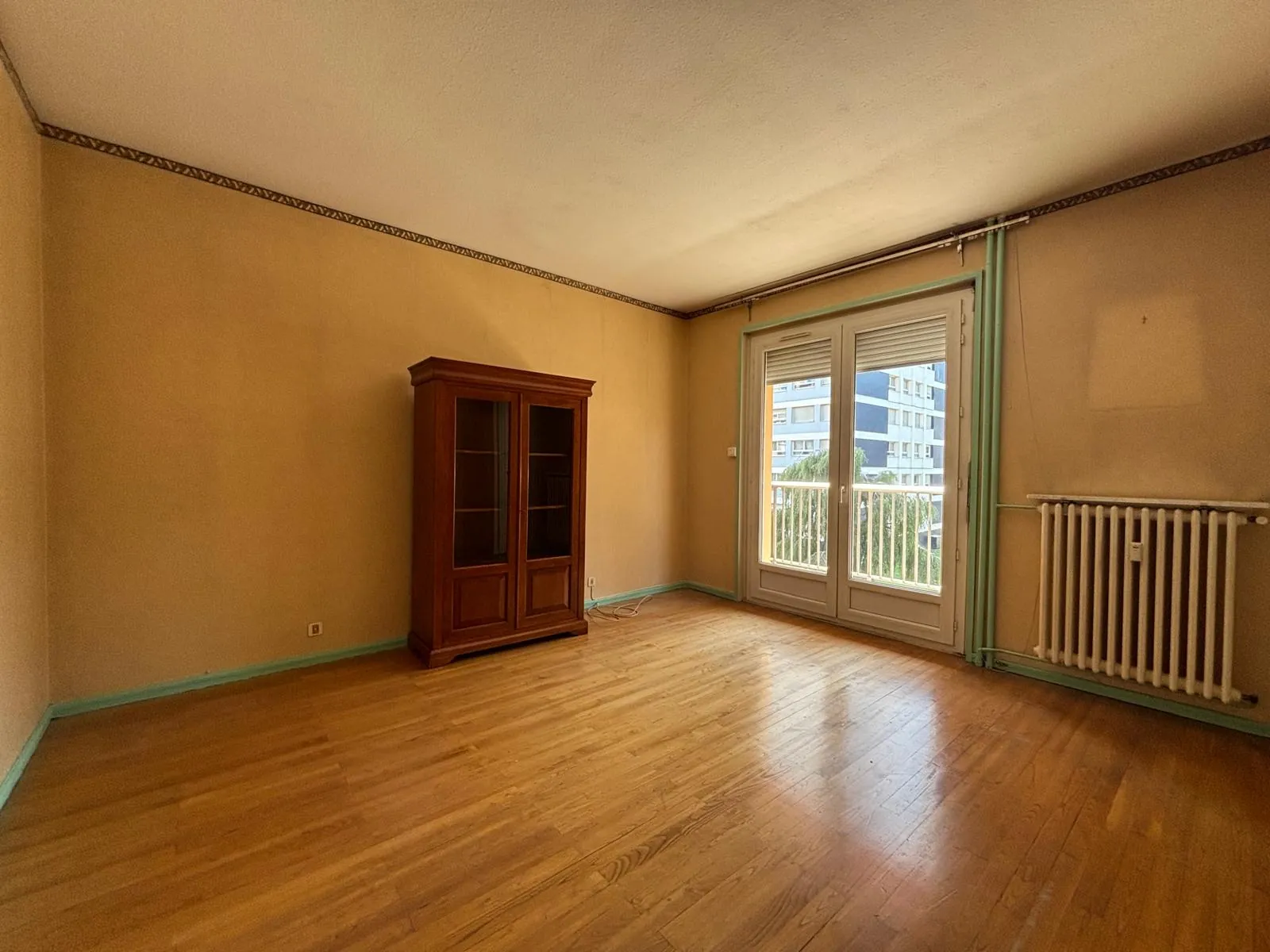 Appartement T5 lumineux avec garage sécurisé à Saint-Étienne - Parc Armeville 