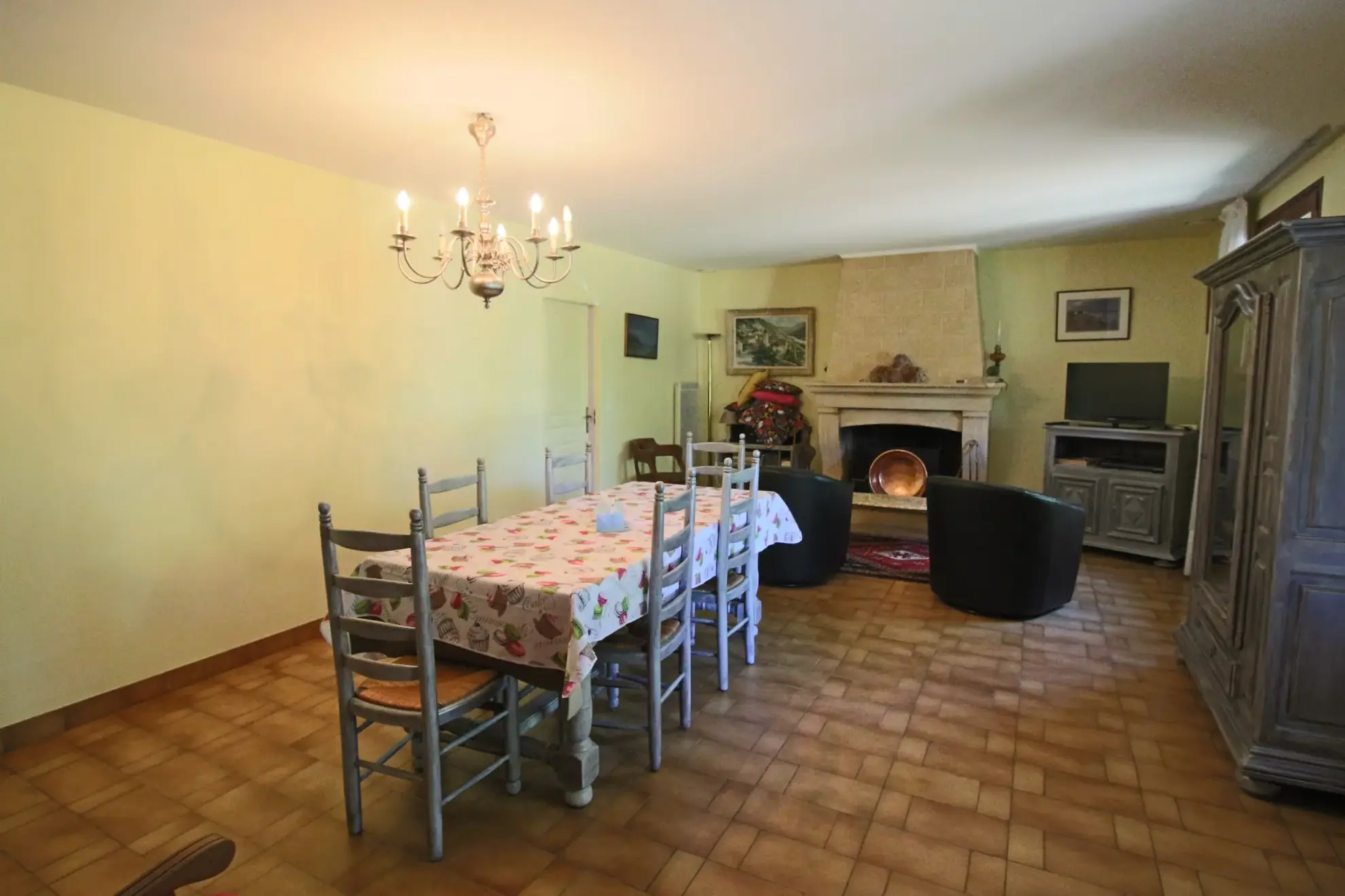 Belle maison moderne avec grand terrain dans le Lot proche de Puy-l'Évêque 