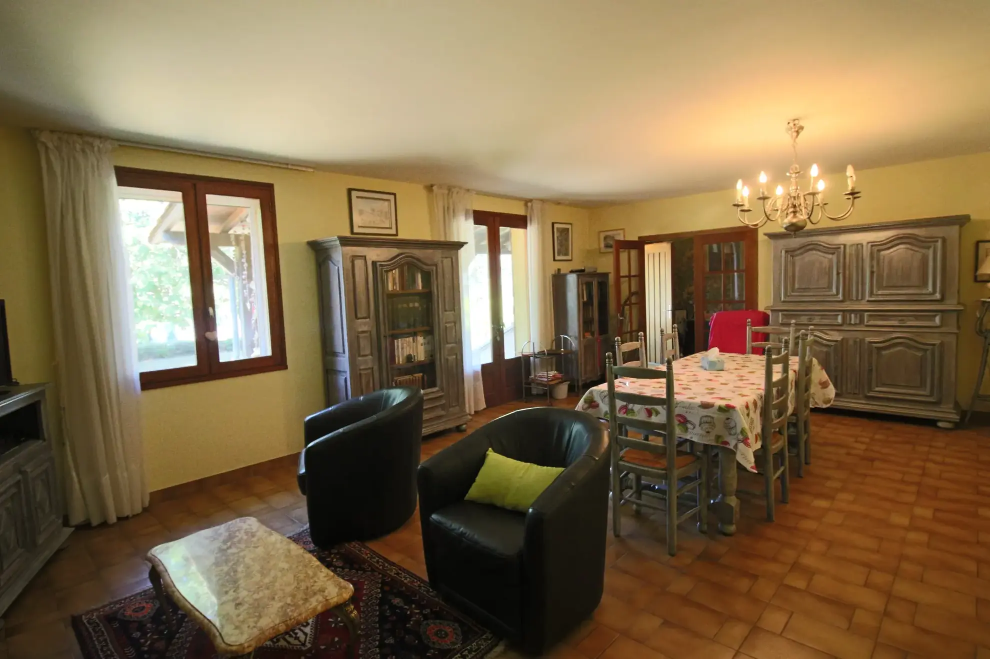 Belle maison moderne avec grand terrain dans le Lot proche de Puy-l'Évêque 