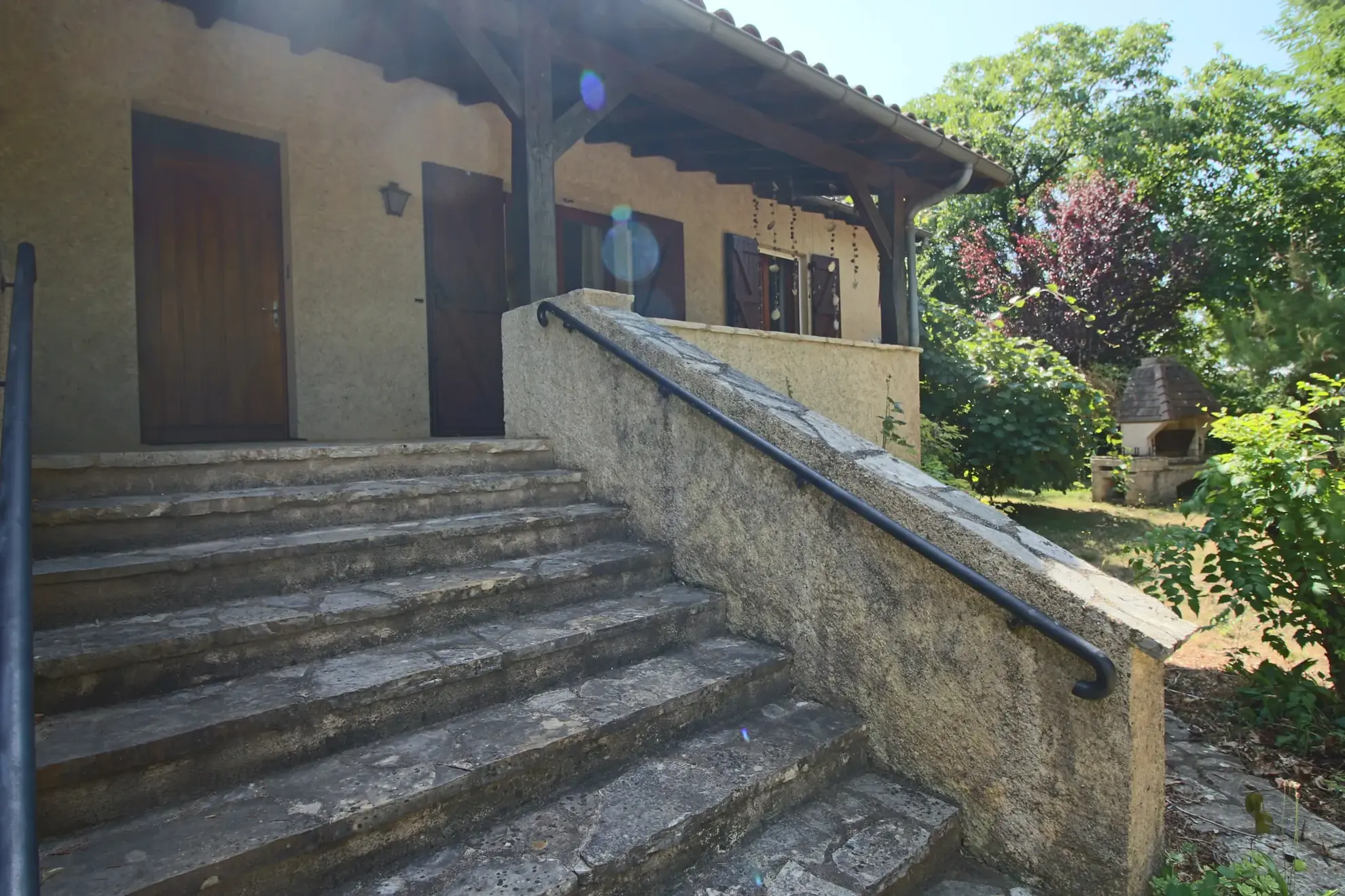 Belle maison moderne avec grand terrain dans le Lot proche de Puy-l'Évêque 
