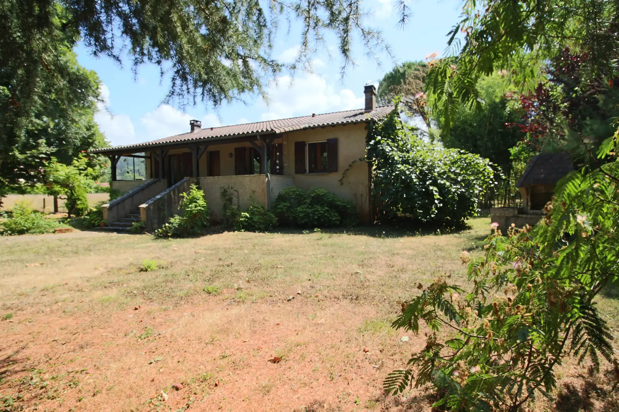 Belle maison moderne avec grand terrain dans le Lot proche de Puy-l'Évêque 