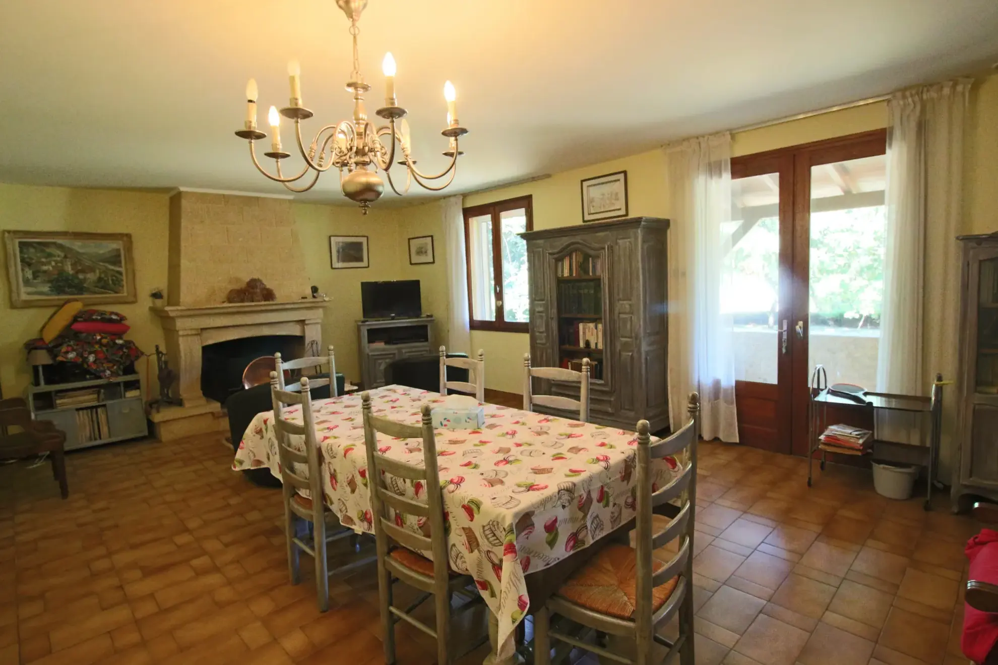 Belle maison moderne avec grand terrain dans le Lot proche de Puy-l'Évêque 