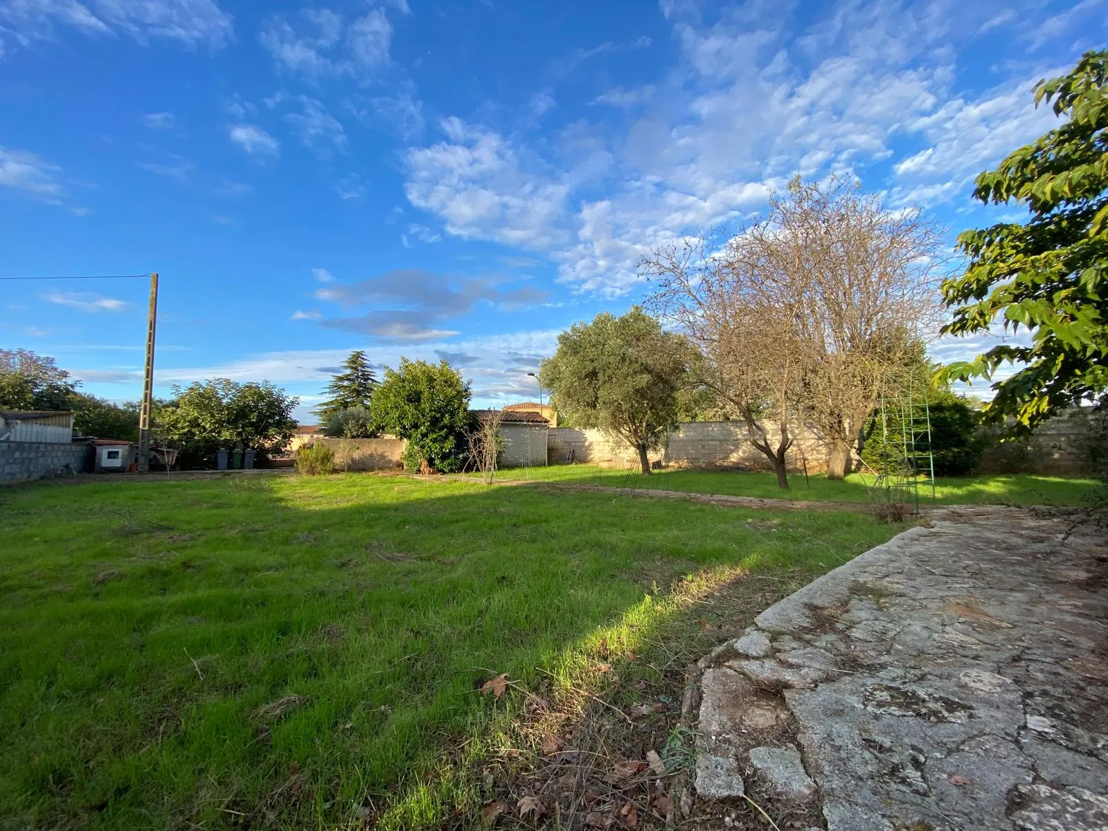 Terrain de 600 m2 à Paulhan, constructible et sans vis-à-vis, idéal pour votre projet immobilier 